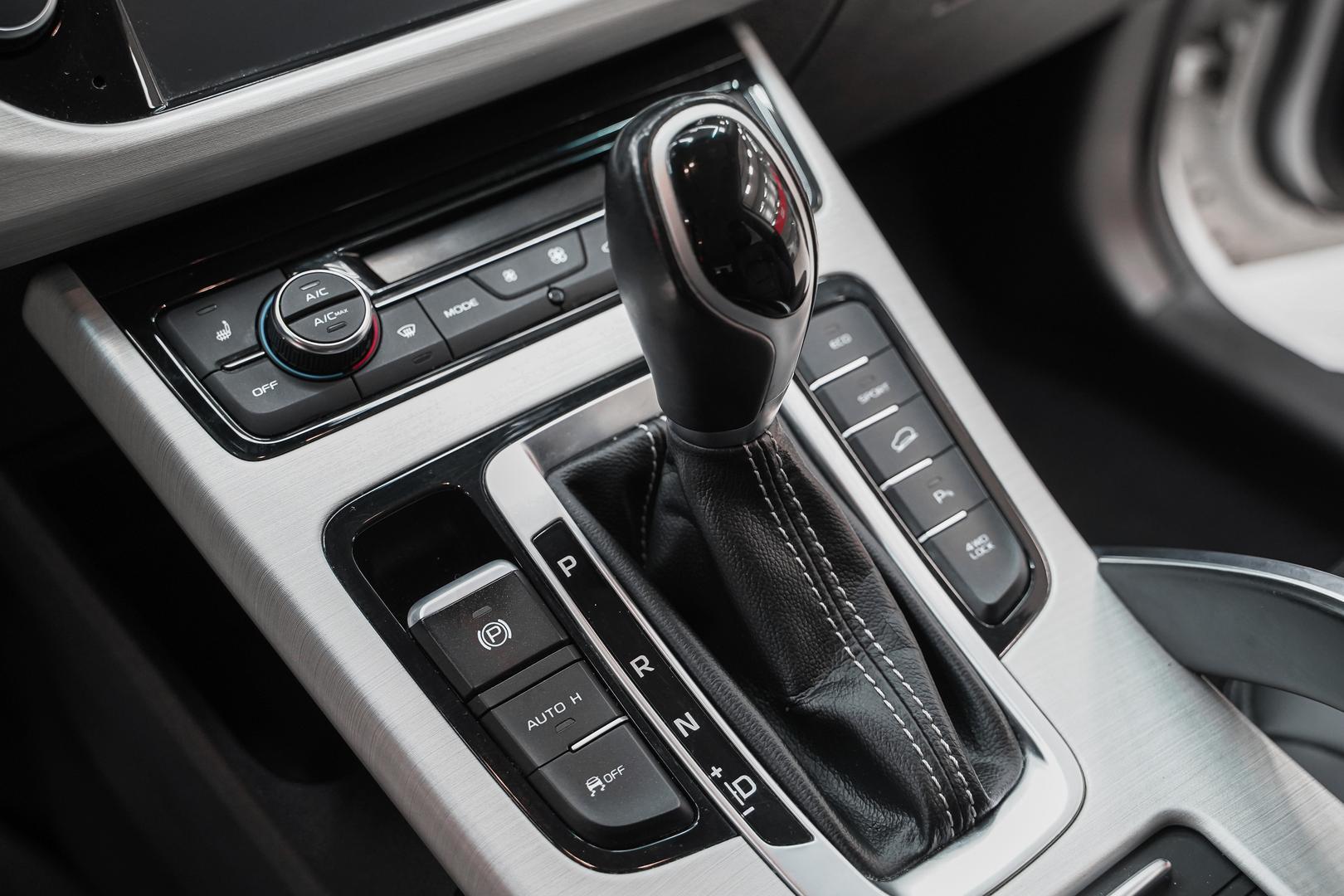 Geely Atlas 2021, белый, ДЦ Орехово