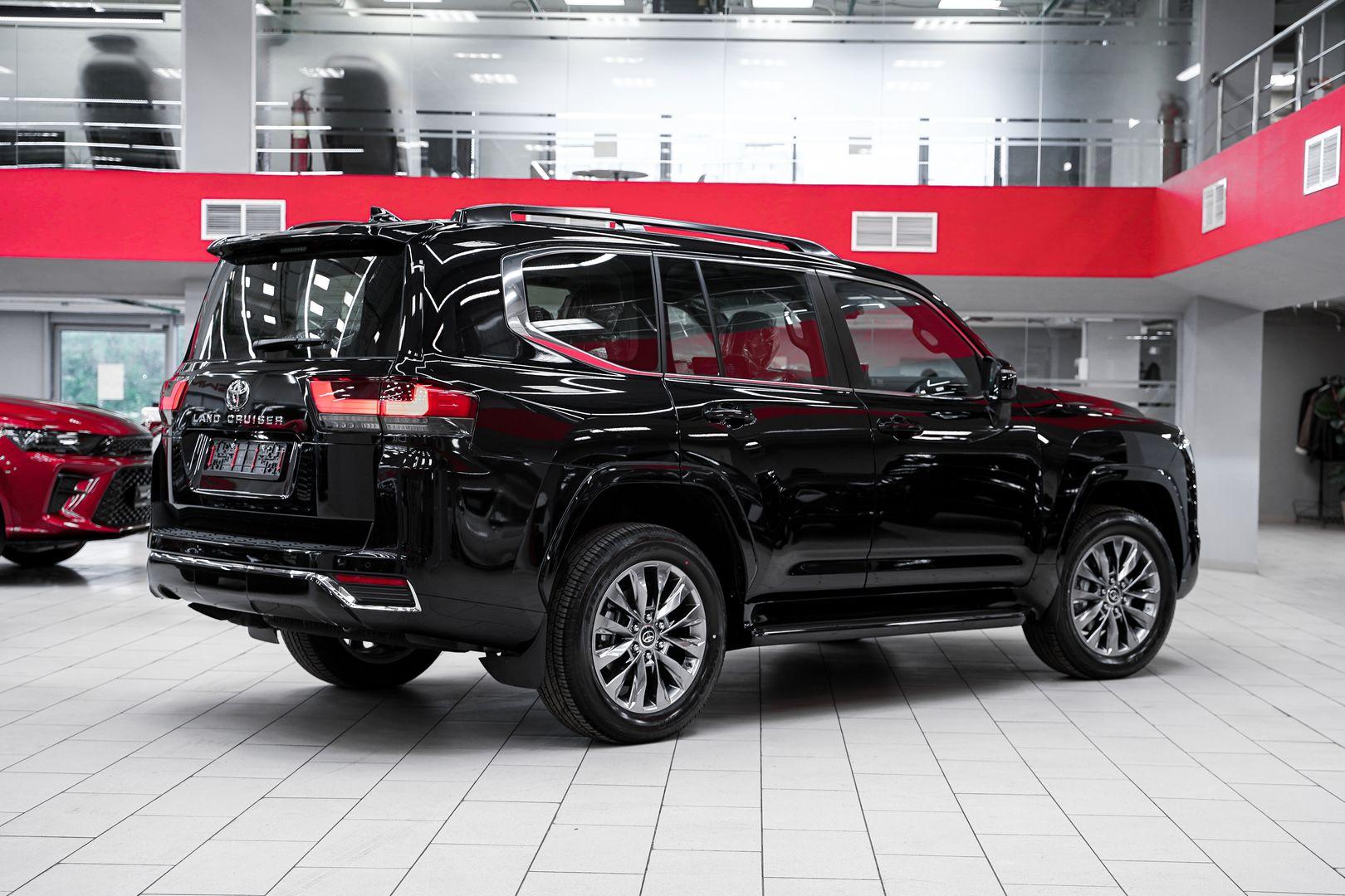 Toyota Land Cruiser 2024, черный, ДЦ Орехово