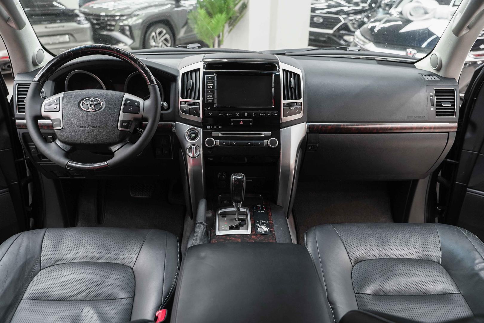 Toyota Land Cruiser 2012, черный, ДЦ Орехово