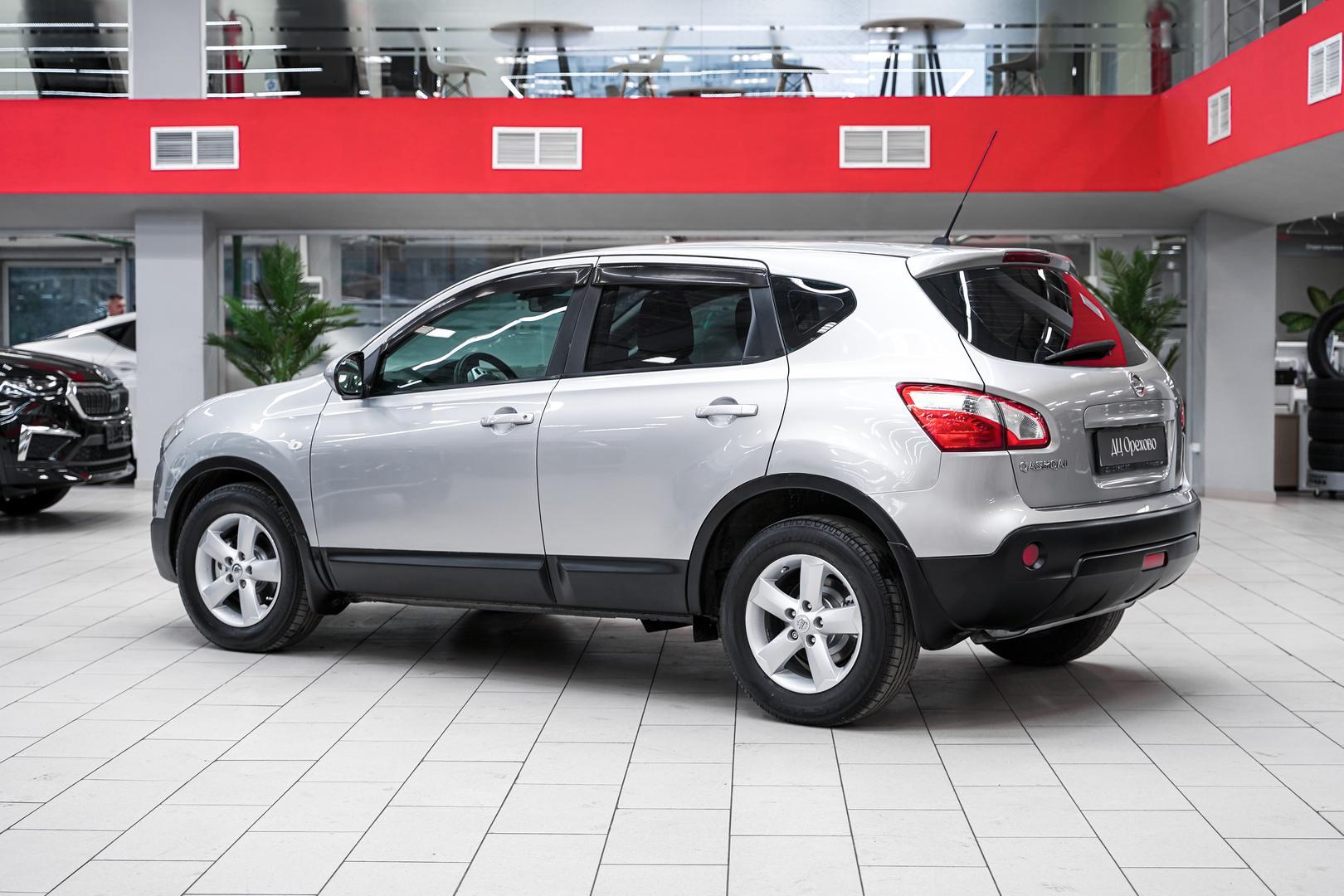 Nissan Qashqai 2010, серебряный, ДЦ Орехово