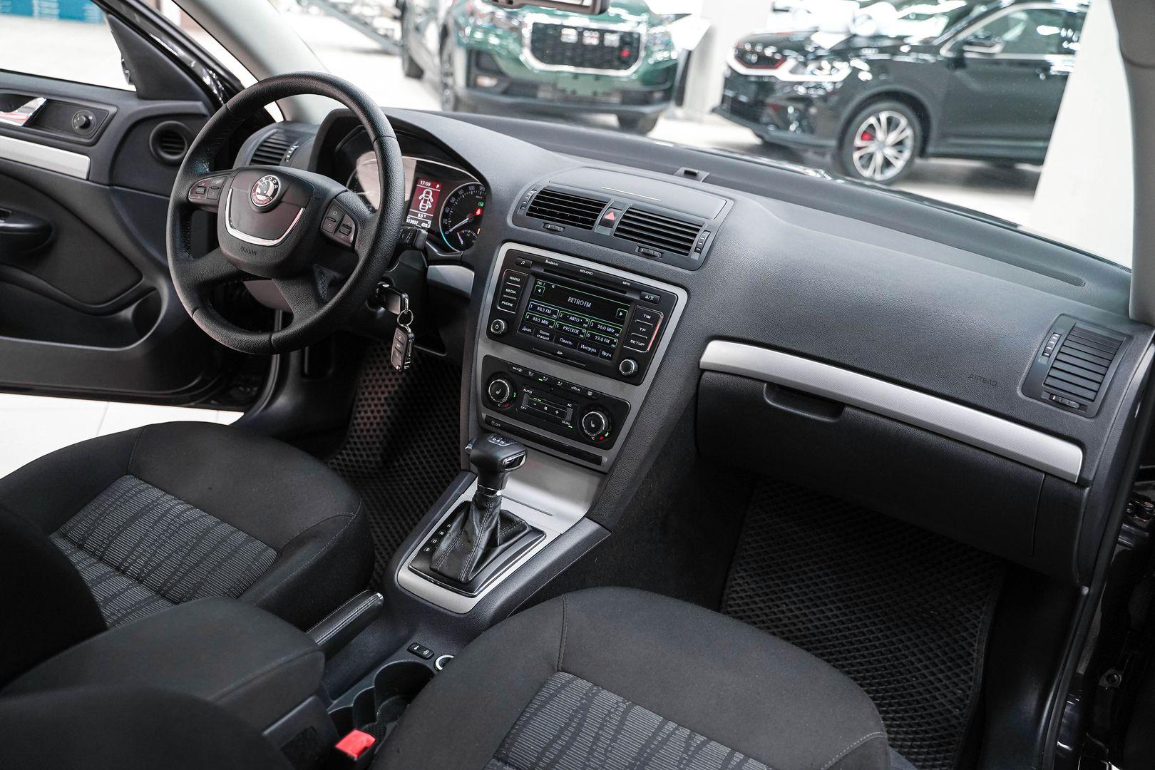 Skoda Octavia 2013, черный, ДЦ Орехово
