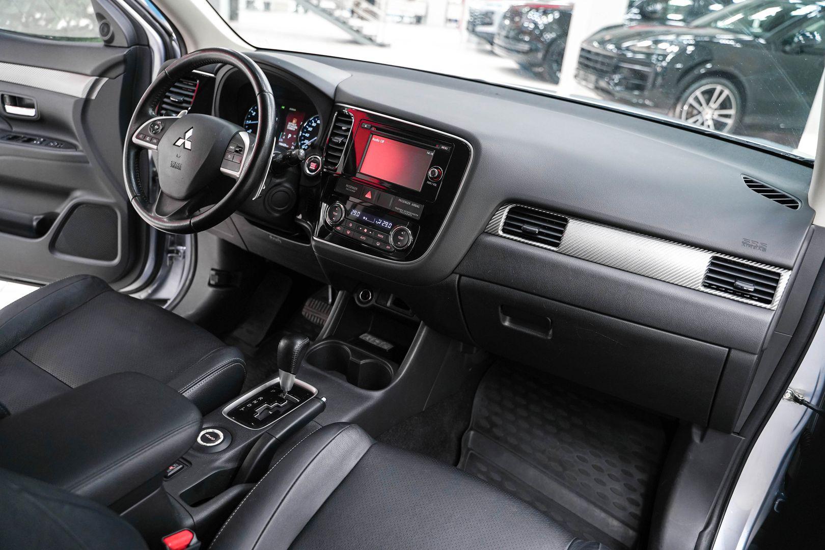 Mitsubishi Outlander 2012, серебряный, ДЦ Орехово