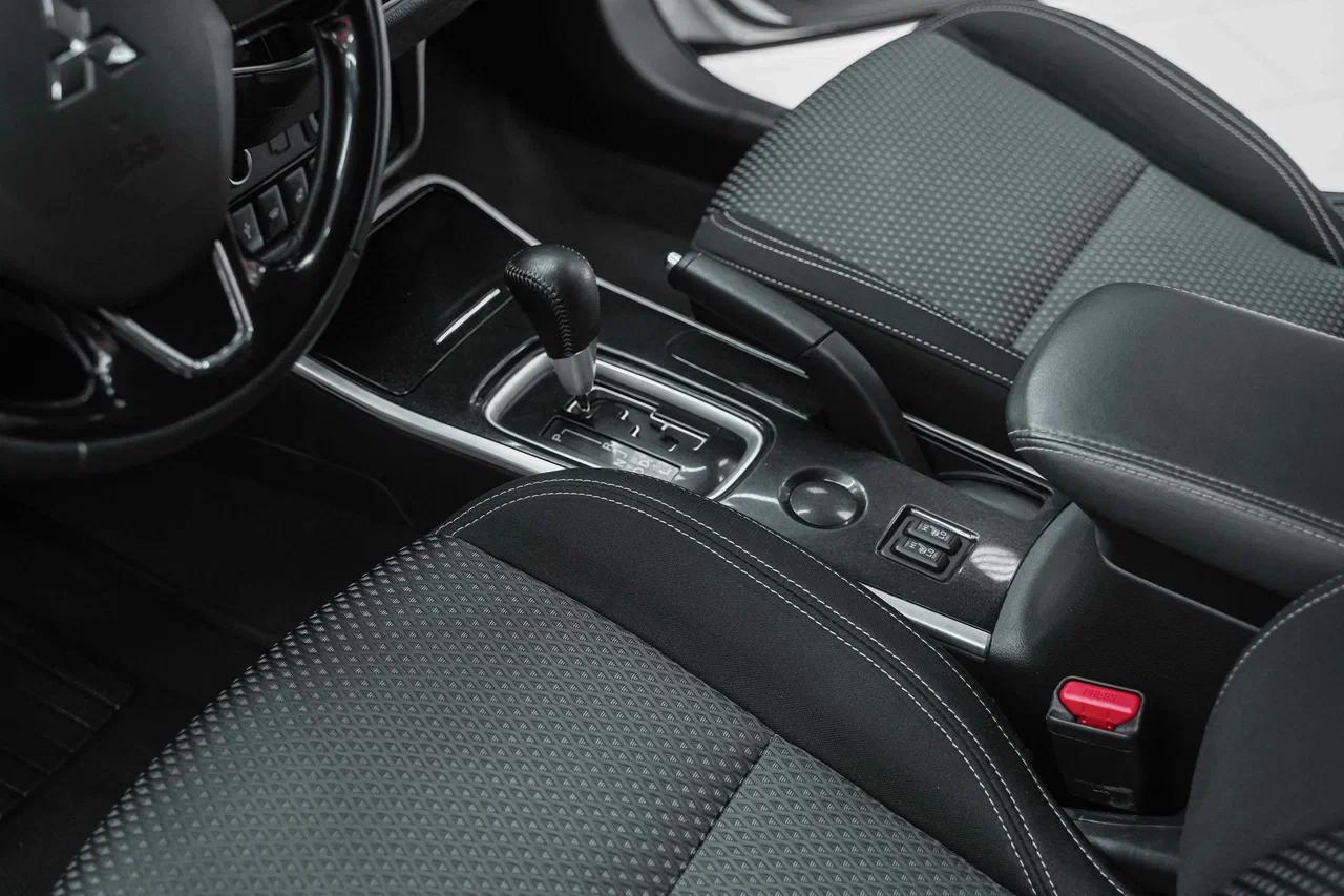 Mitsubishi Outlander 2020, белый, ДЦ Орехово