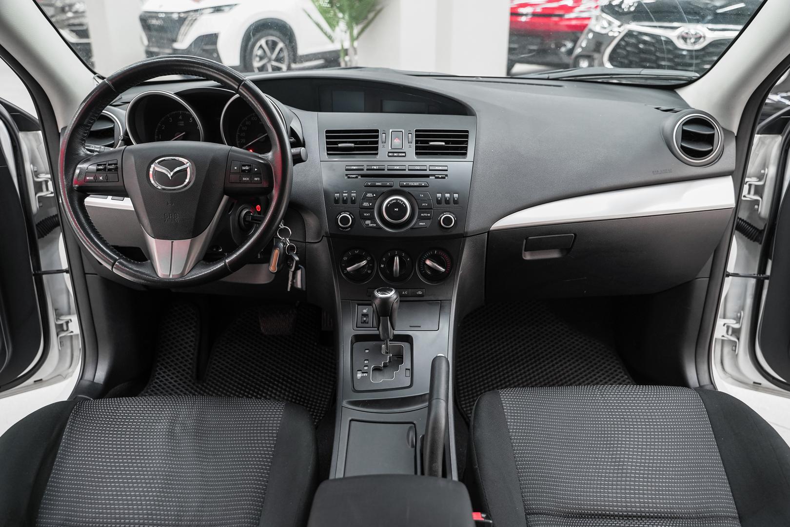 Mazda 3 2013, белый, ДЦ Орехово