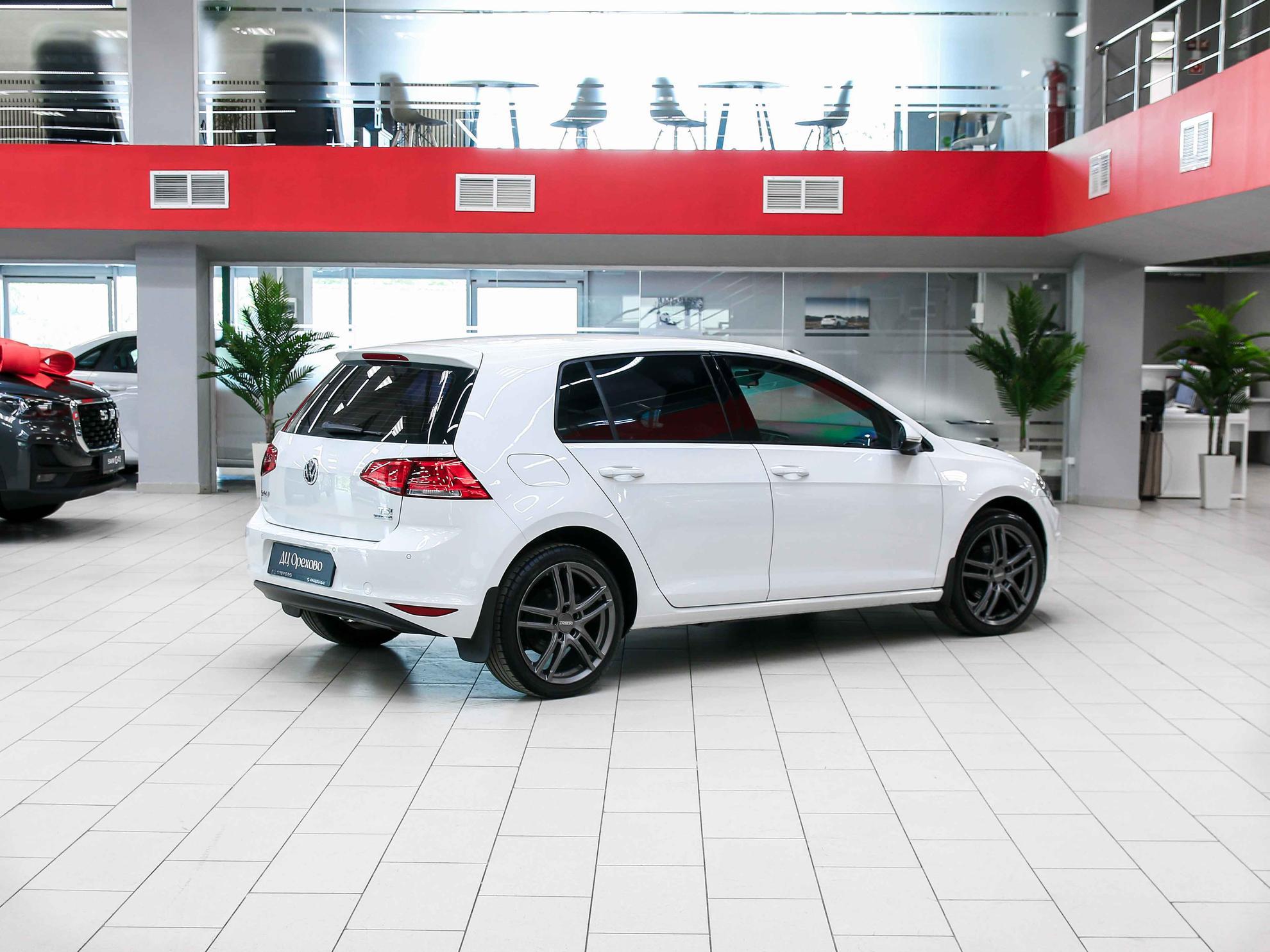Volkswagen Golf 2014, белый, ДЦ Орехово