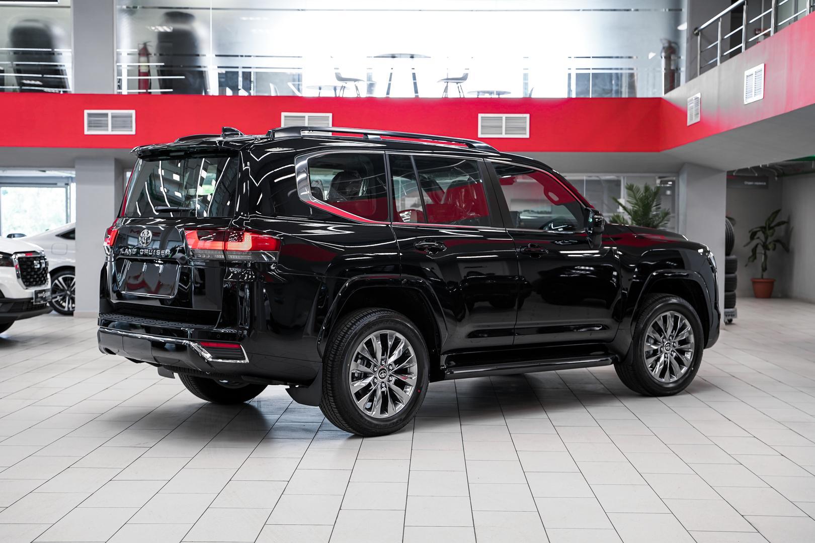 Toyota Land Cruiser 2025, черный, ДЦ Орехово
