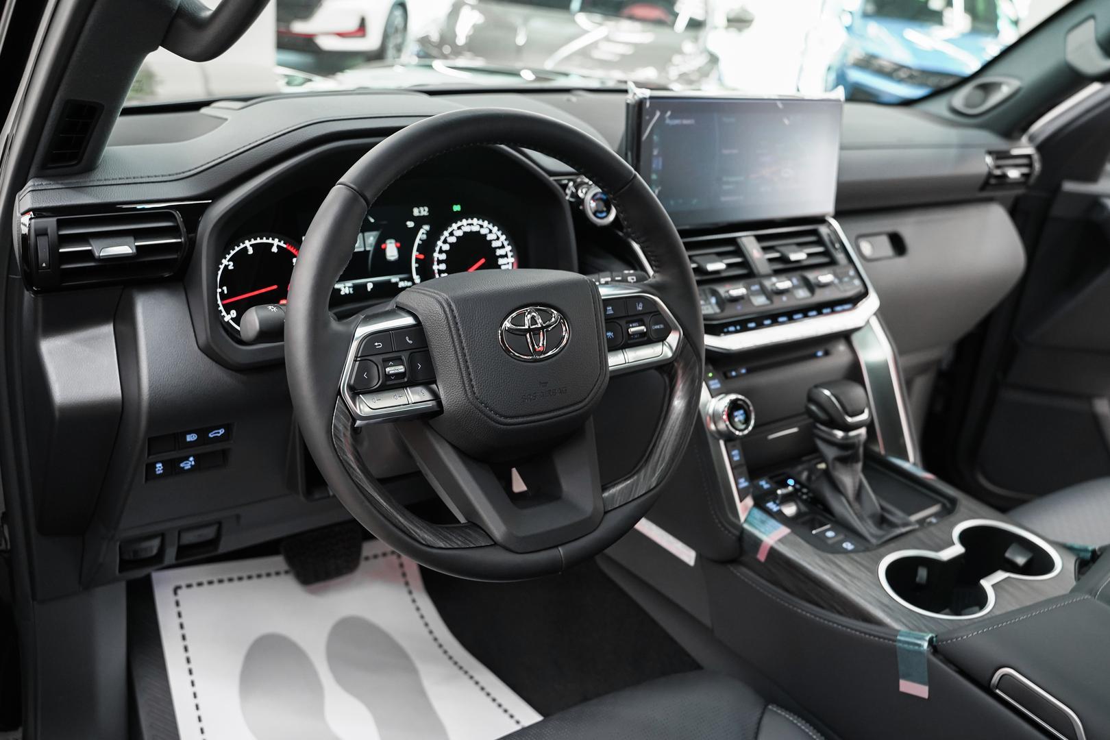 Toyota Land Cruiser 2024, черный, ДЦ Орехово