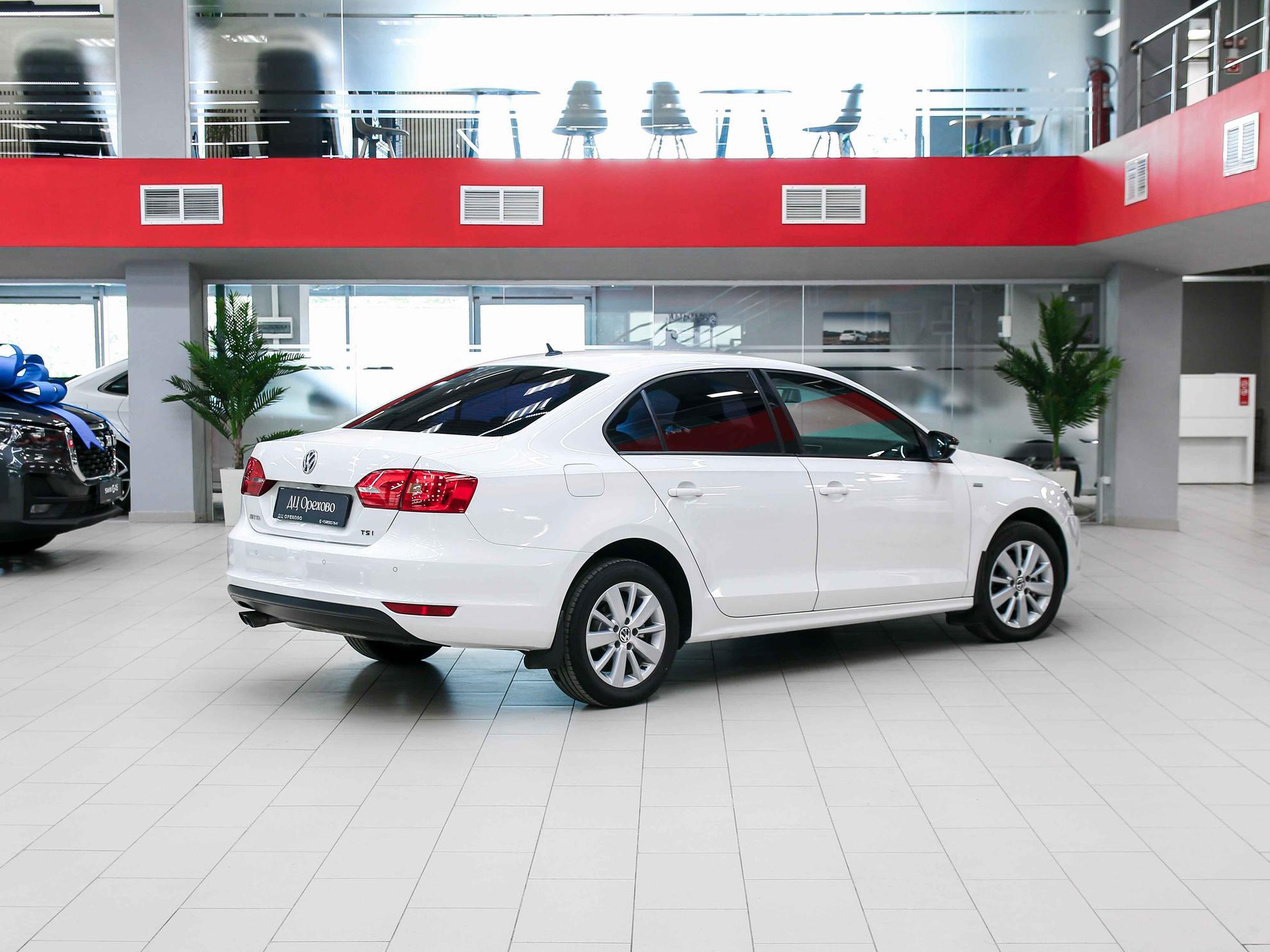 Volkswagen Jetta 2013, белый, ДЦ Орехово