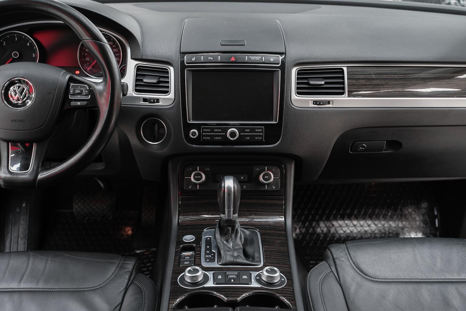 Volkswagen Touareg 2014, белый, ДЦ Орехово