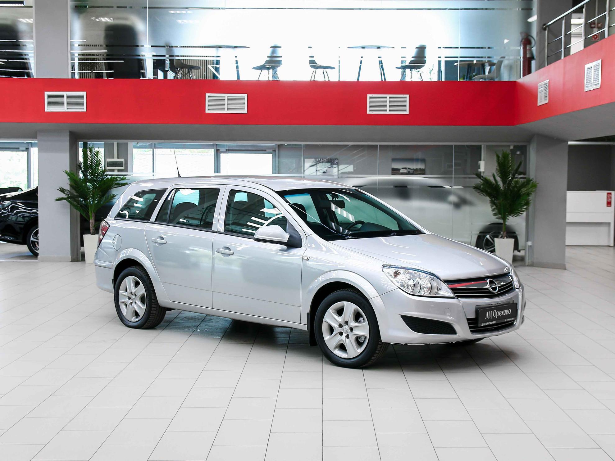 Opel Astra 2012, серый, ДЦ Орехово