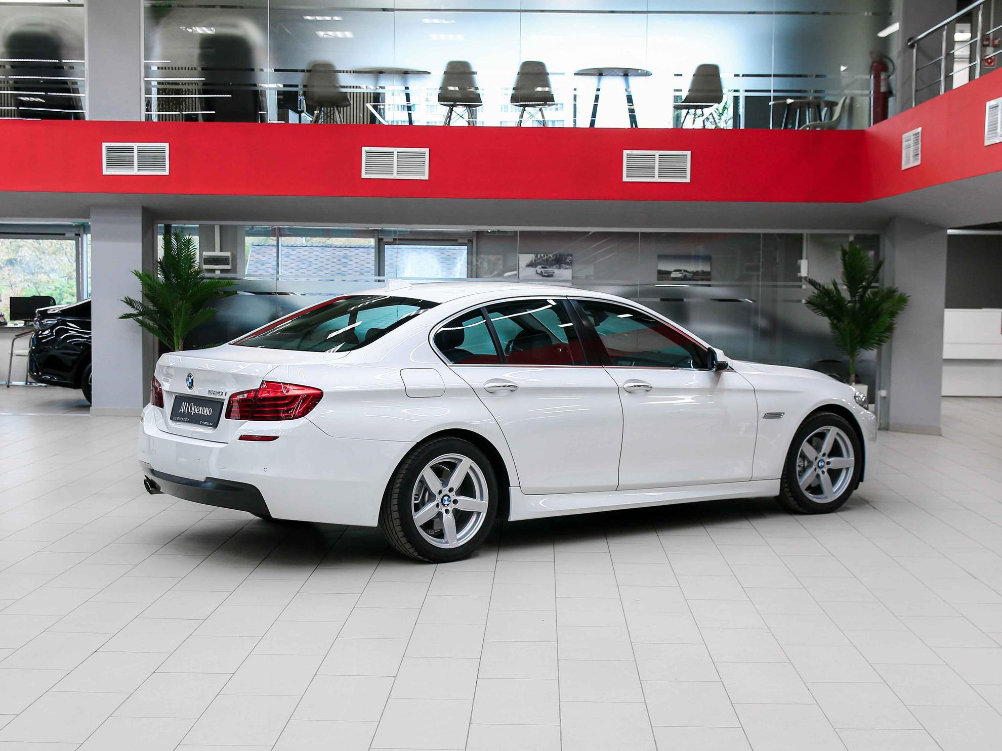 BMW 5 серии 2014, белый, ДЦ Орехово