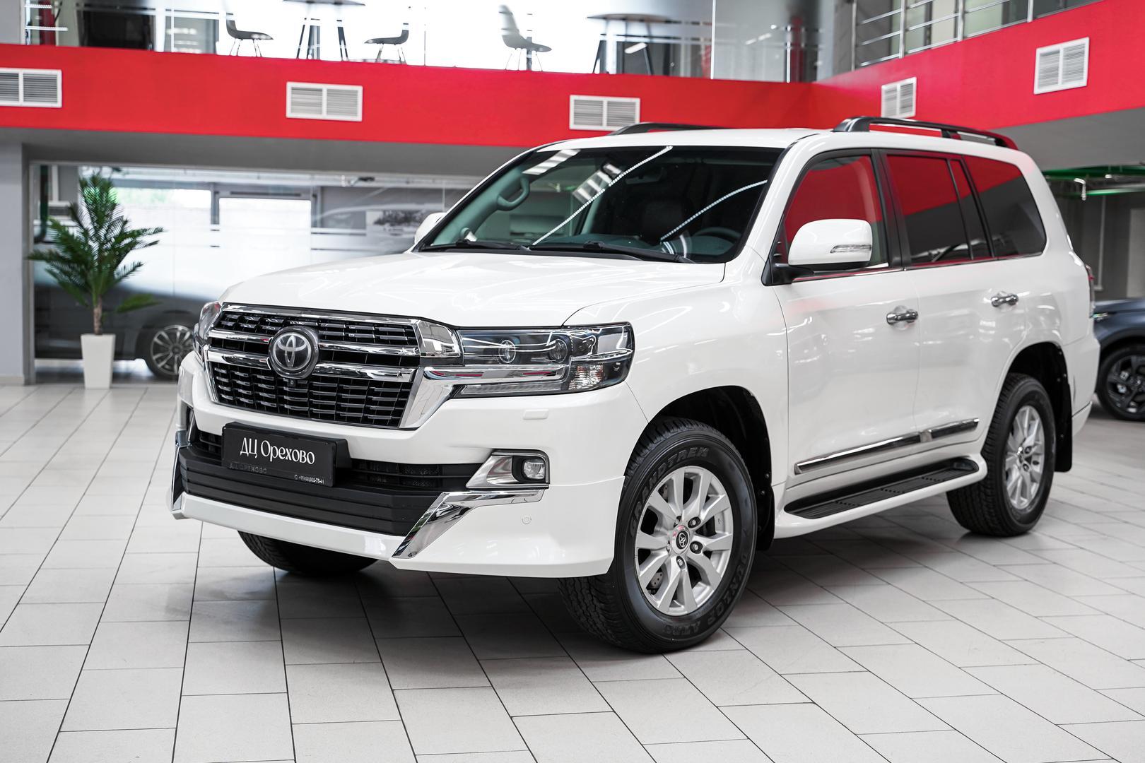 Toyota Land Cruiser 2016, белый, ДЦ Орехово