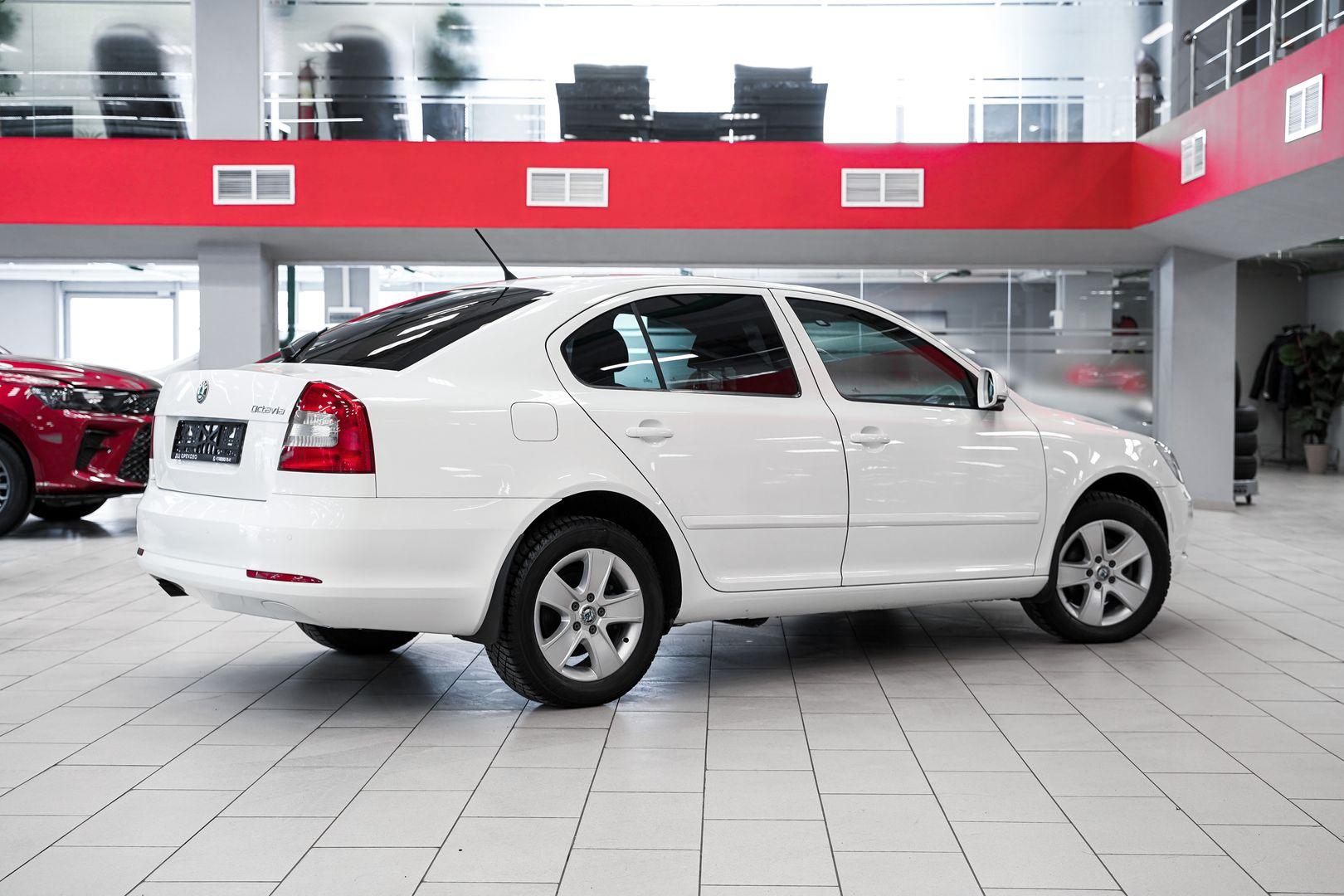 Skoda Octavia 2011, белый, ДЦ Орехово