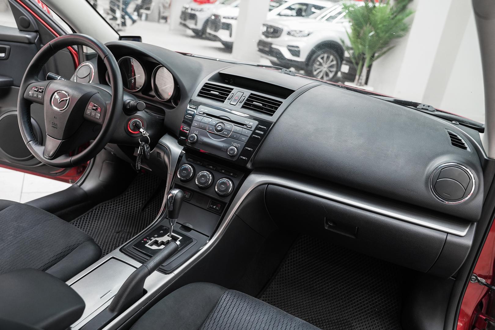 Mazda 6 2010, красный, ДЦ Орехово
