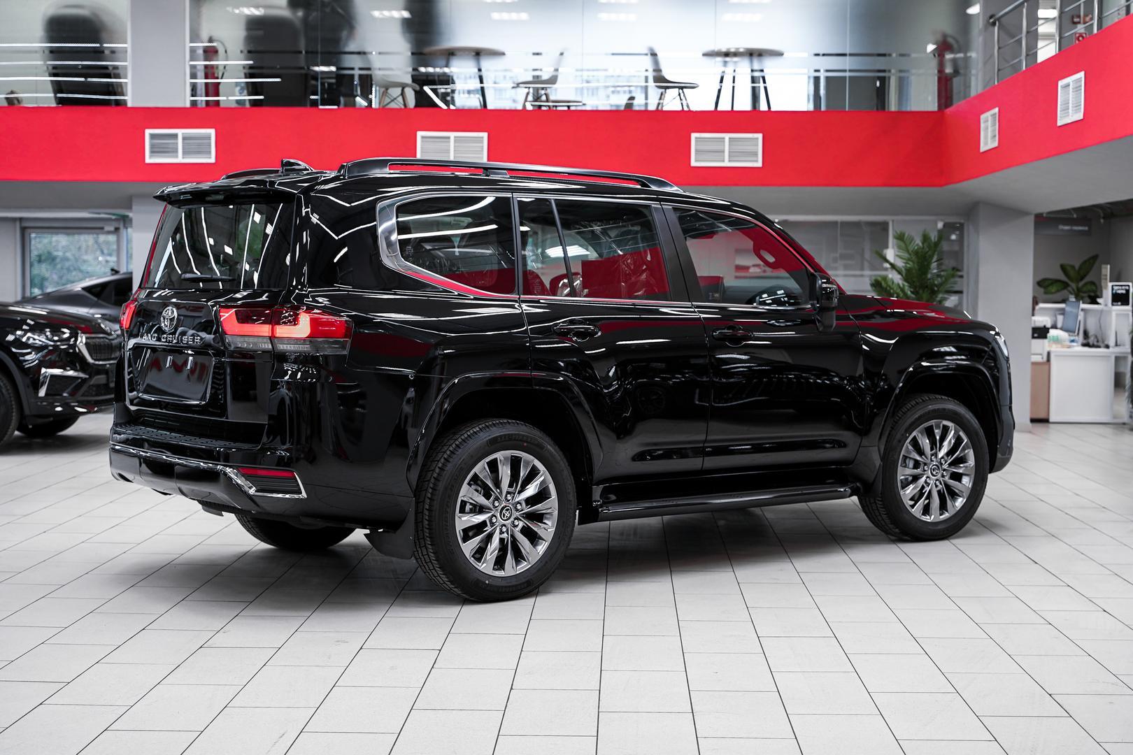 Toyota Land Cruiser 2025, черный, ДЦ Орехово