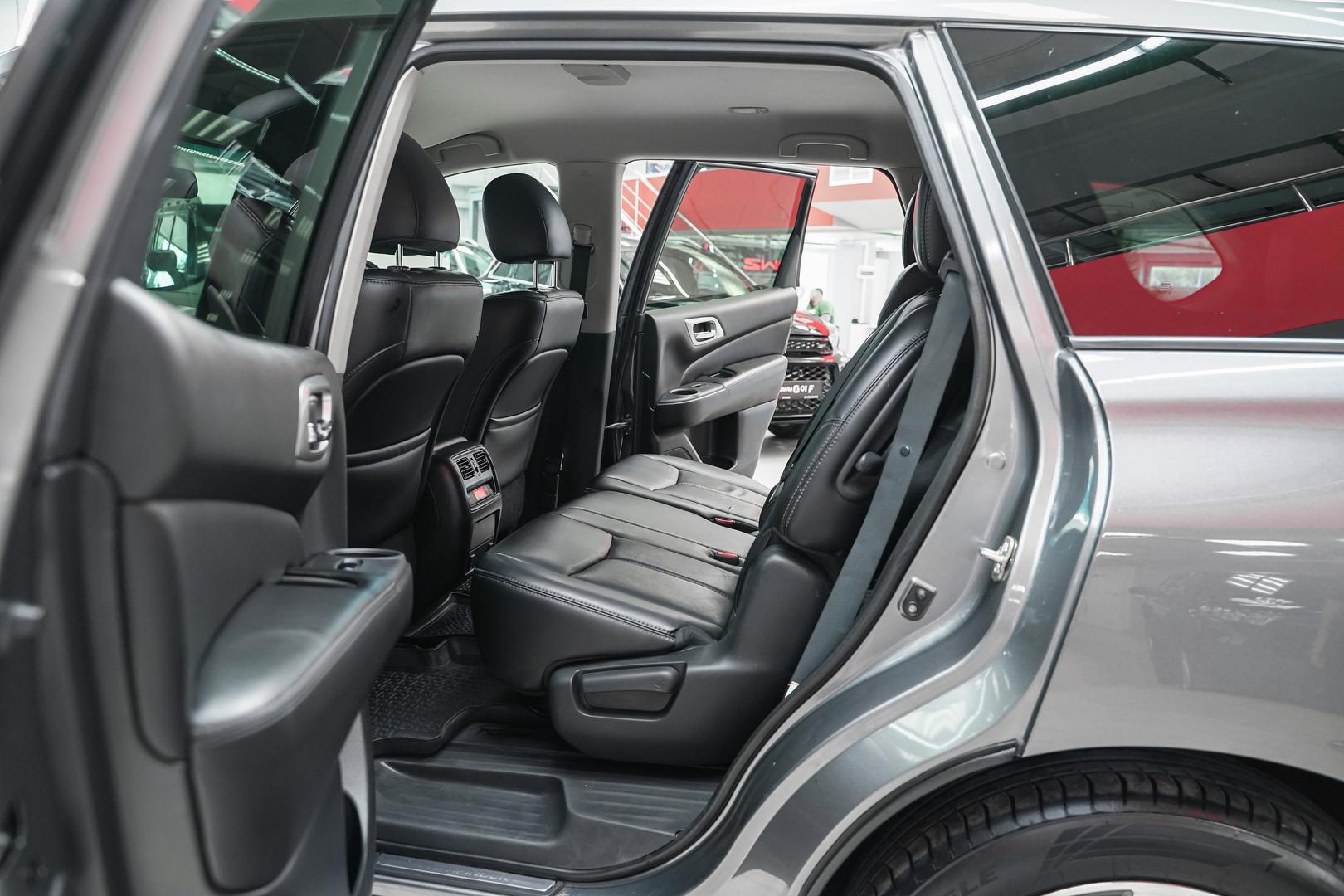 Nissan Pathfinder 2015, серый, ДЦ Орехово