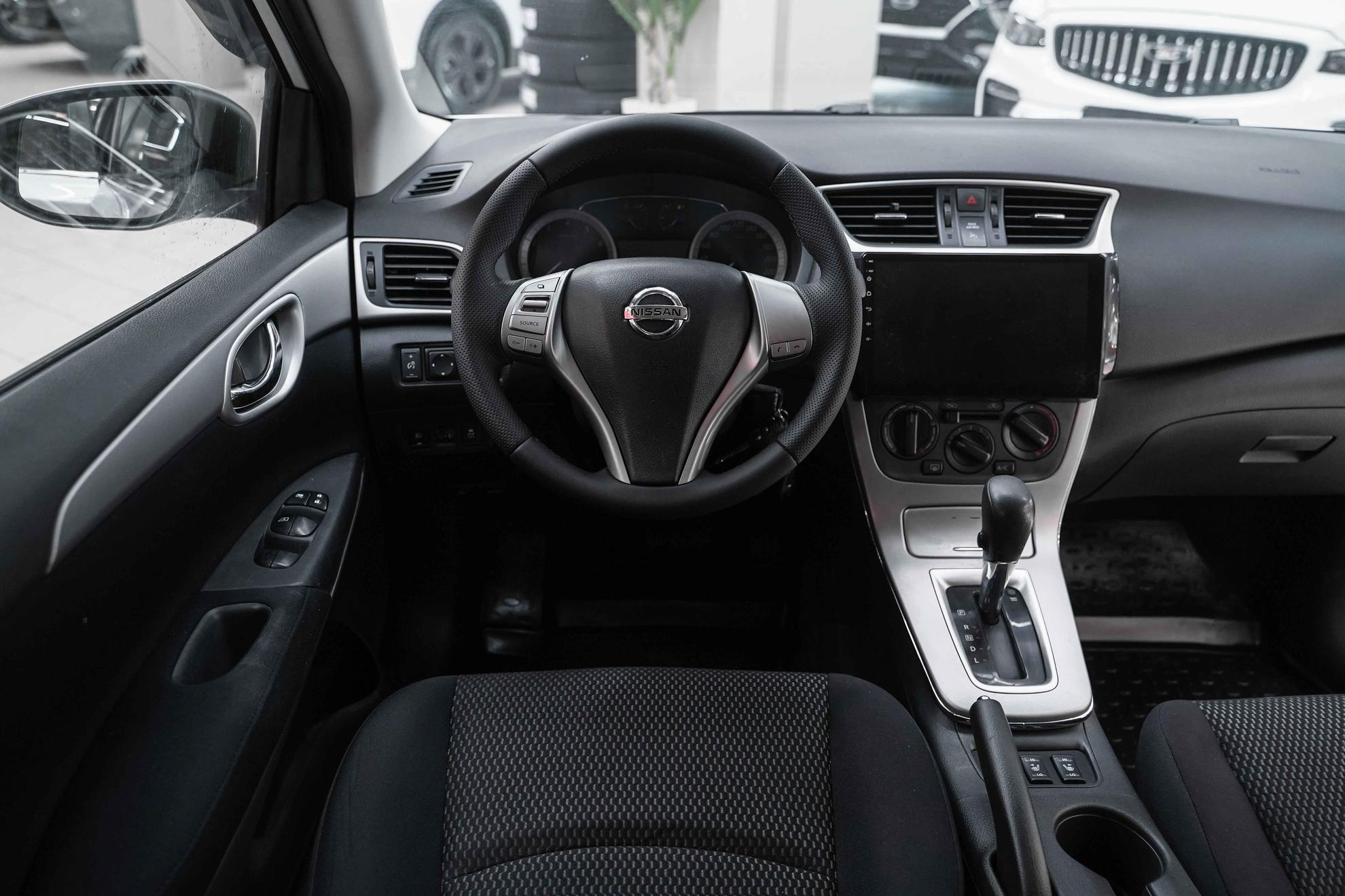 Nissan Sentra 2014, серебряный, ДЦ Орехово