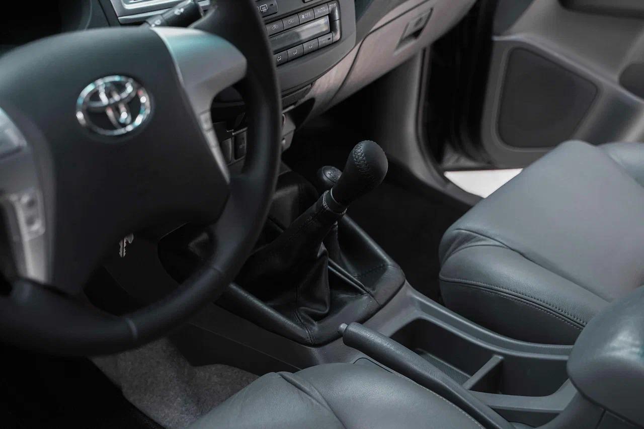Toyota Hilux 2012, серый, ДЦ Орехово