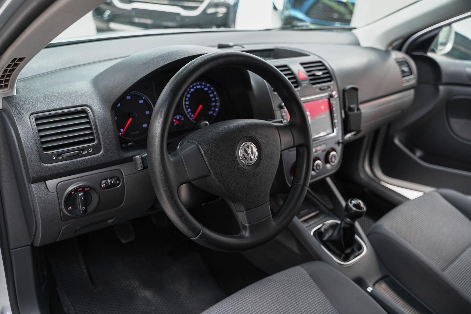 Volkswagen Golf 2009, серебряный, ДЦ Орехово