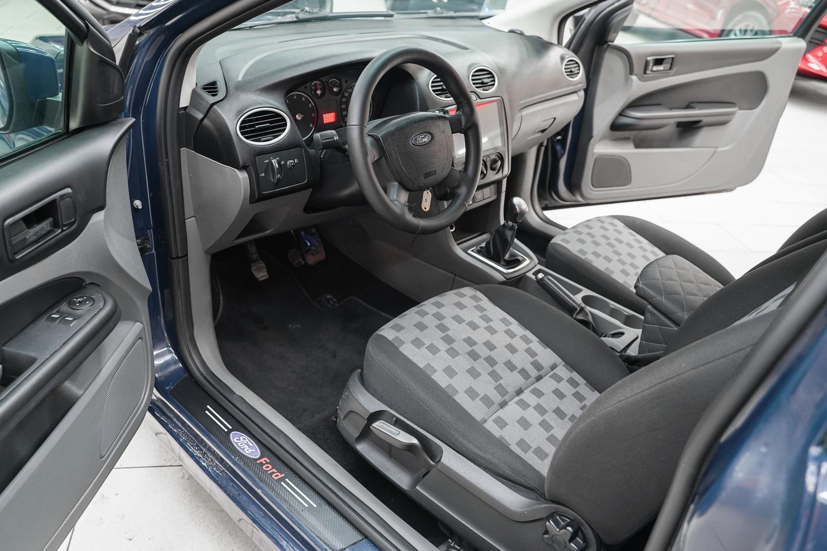Ford Focus 2010, синий, ДЦ Орехово
