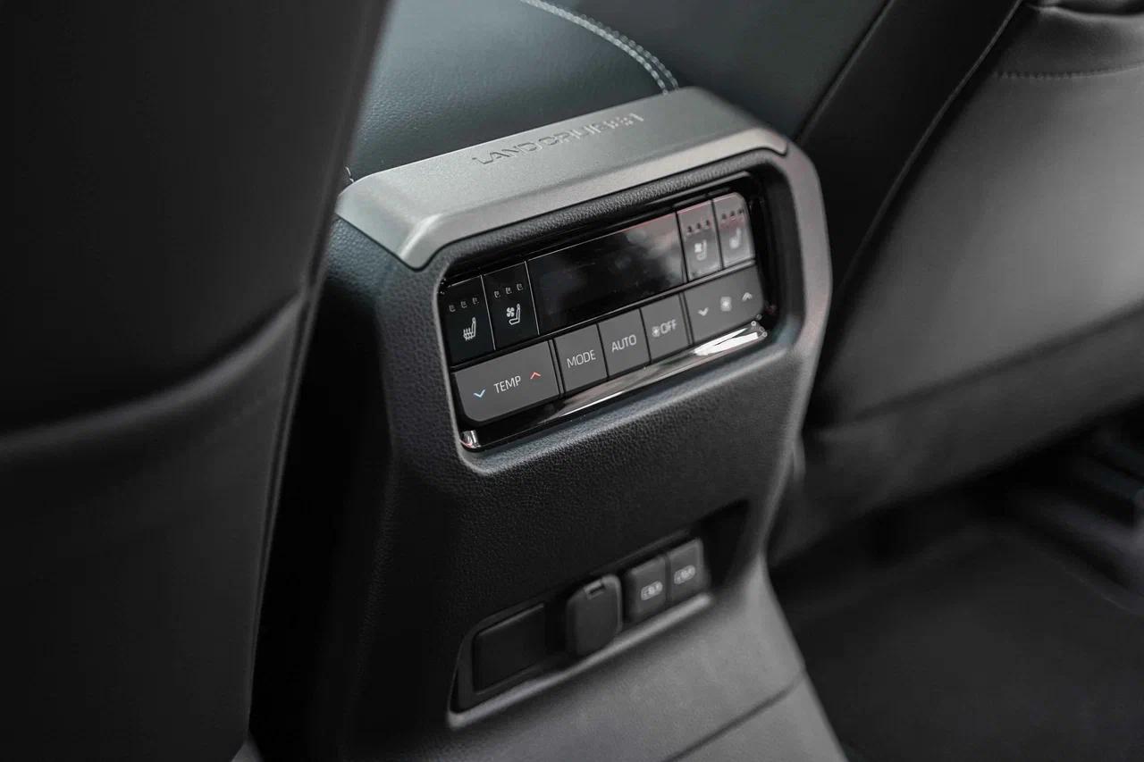 Toyota Land Cruiser Prado 2025, черный, ДЦ Орехово