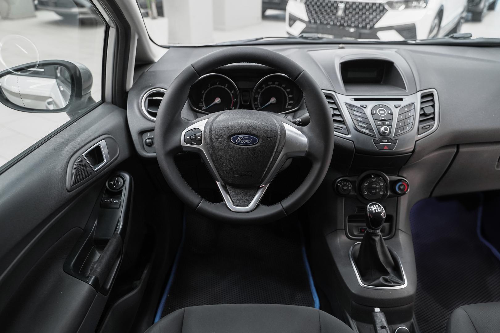 Ford Fiesta 2015, серебряный, ДЦ Орехово