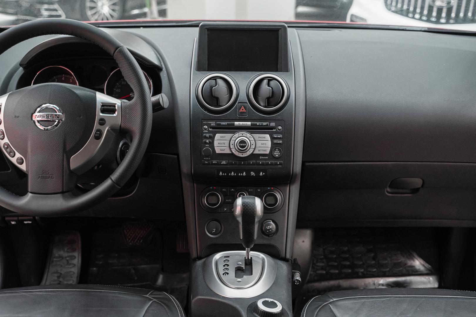 Nissan Qashqai+2 2008, красный, ДЦ Орехово