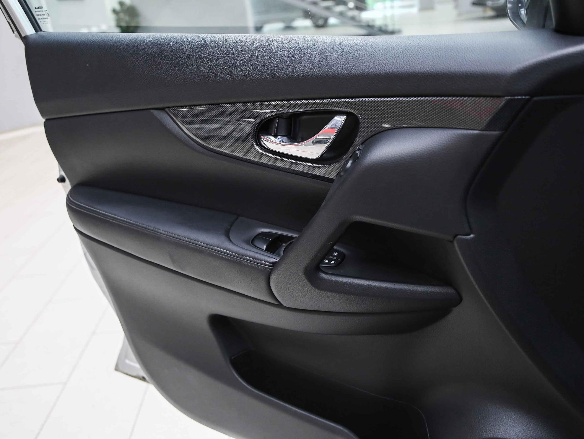 Nissan X-Trail 2015, серебряный, ДЦ Орехово