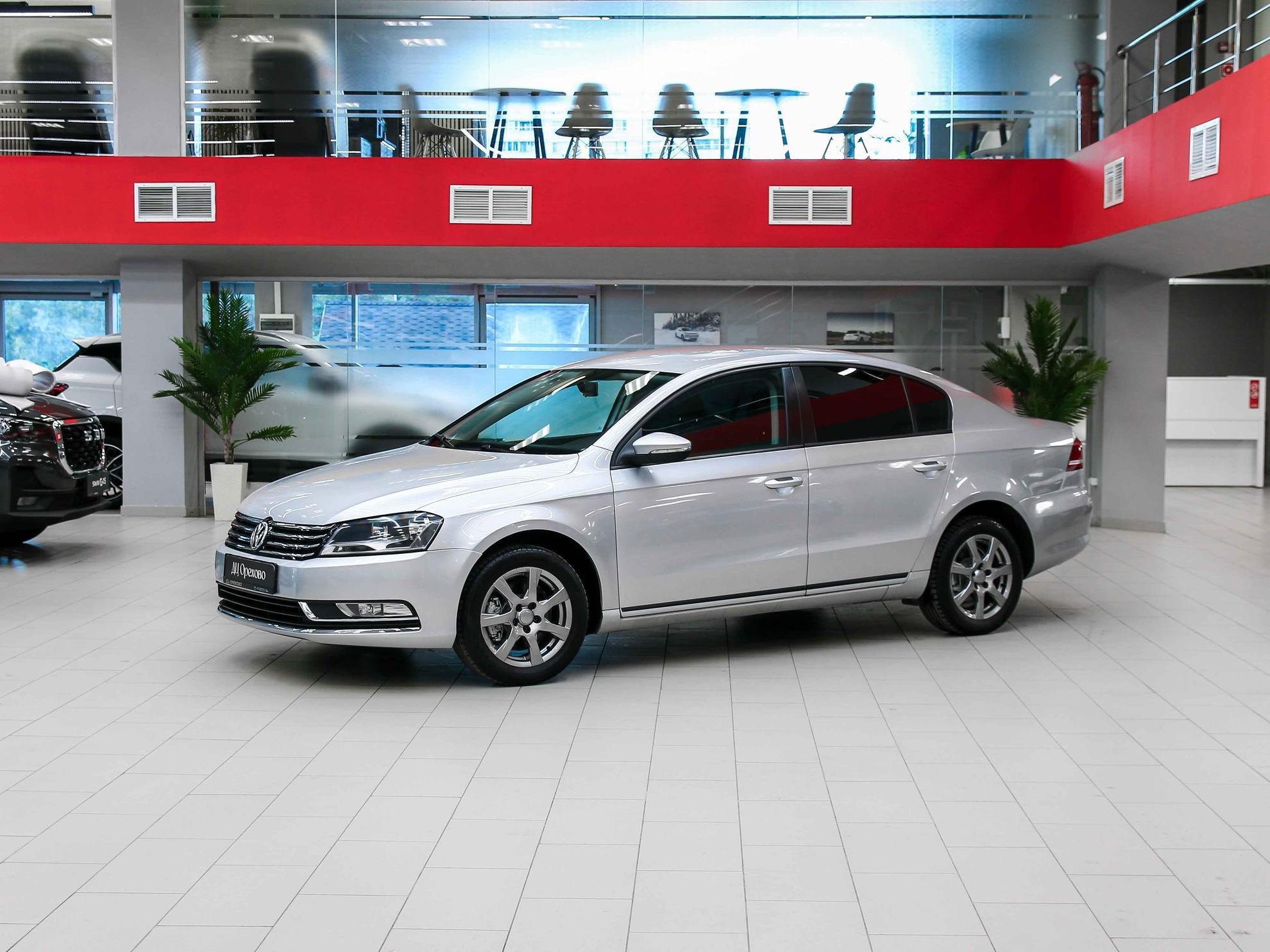 Volkswagen Passat 2011, серебряный, ДЦ Орехово