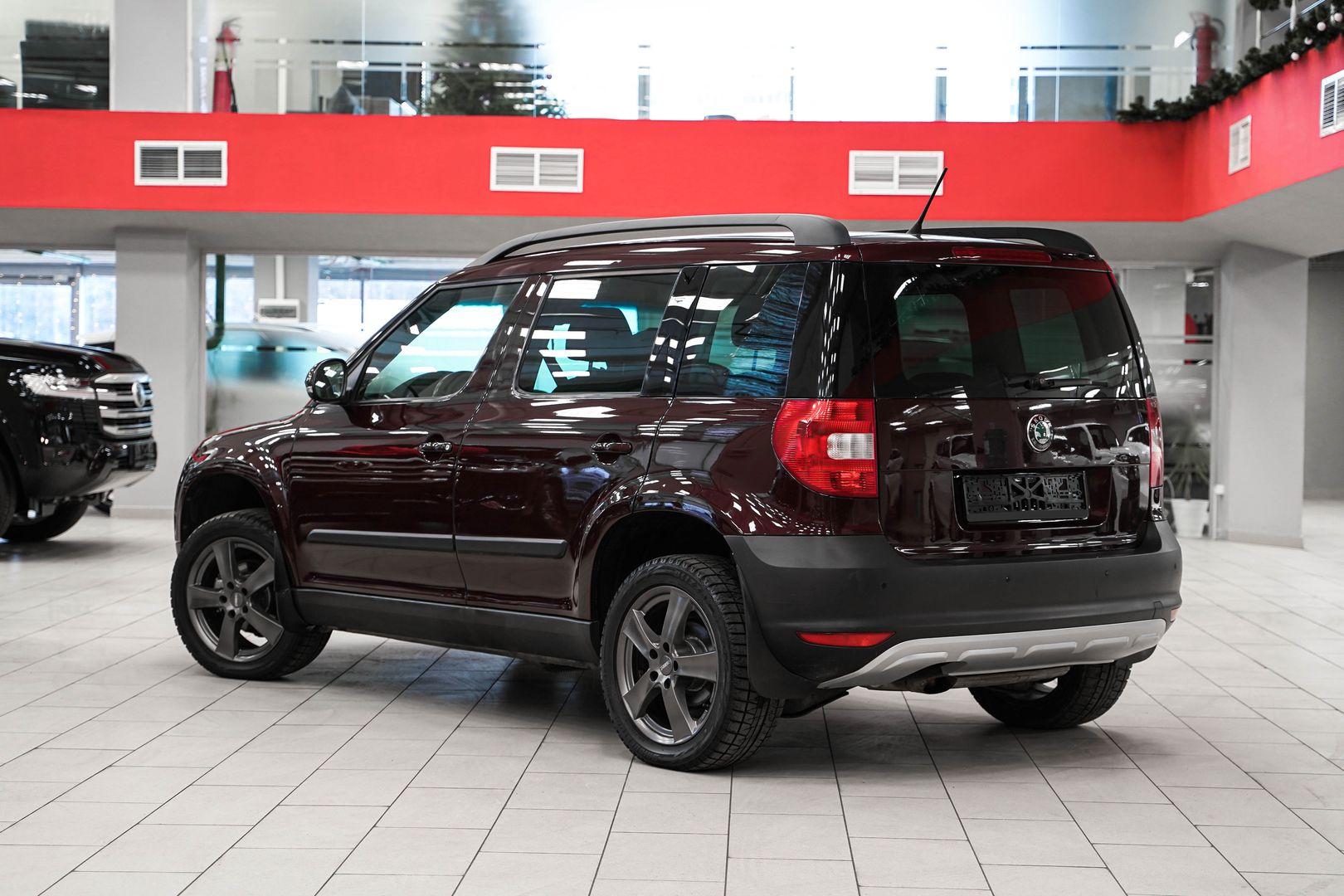 Skoda Yeti 2011, пурпурный, ДЦ Орехово