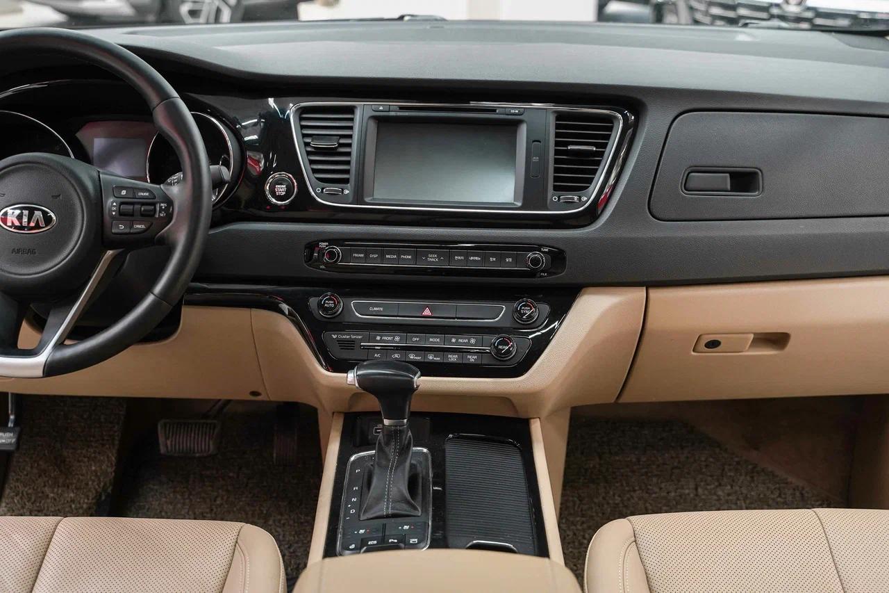 Kia Carnival 2017, черный, ДЦ Орехово