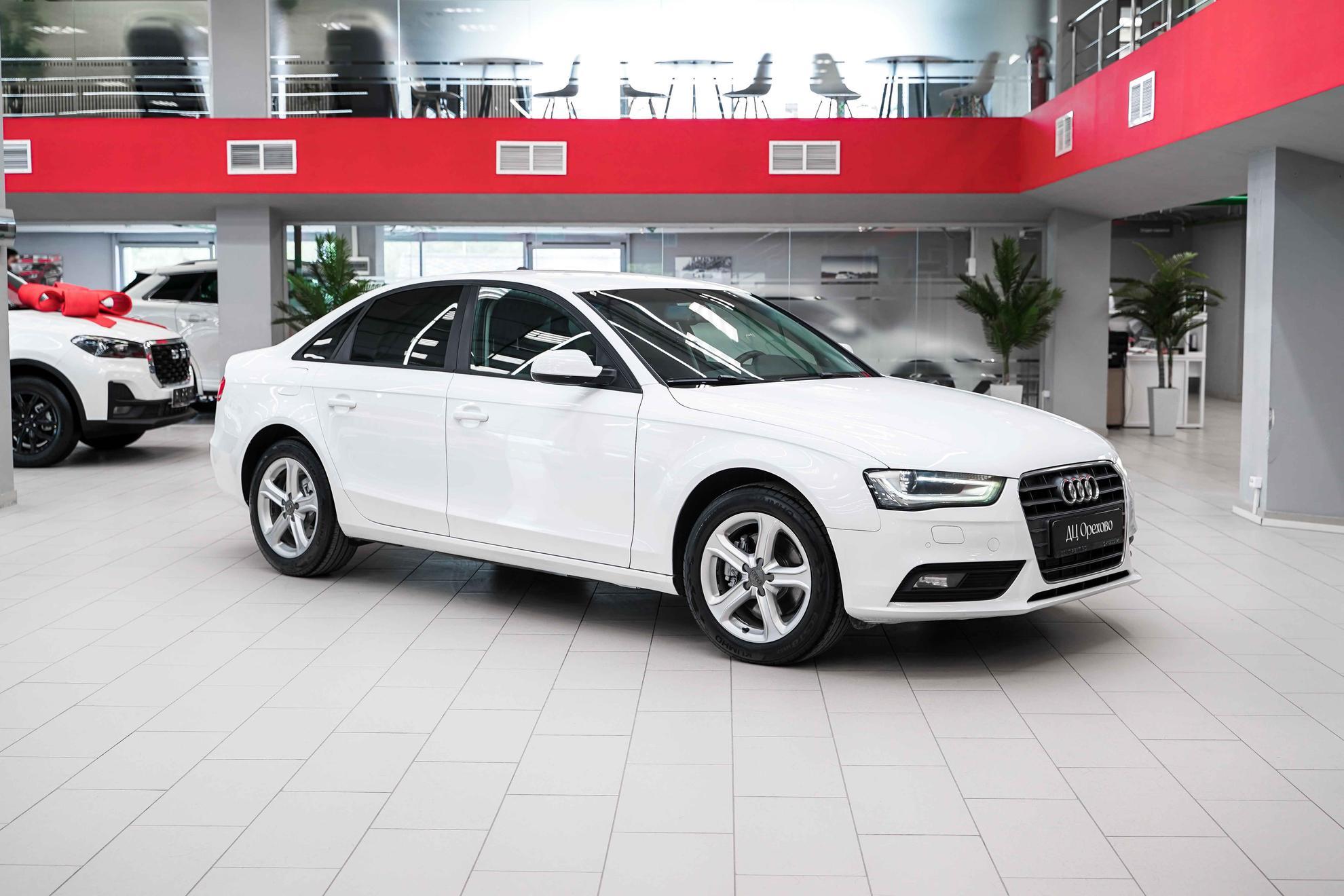 Audi A4 2013, белый, ДЦ Орехово