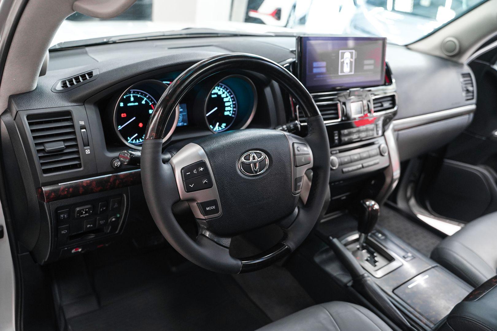 Toyota Land Cruiser 2008, серебряный, ДЦ Орехово