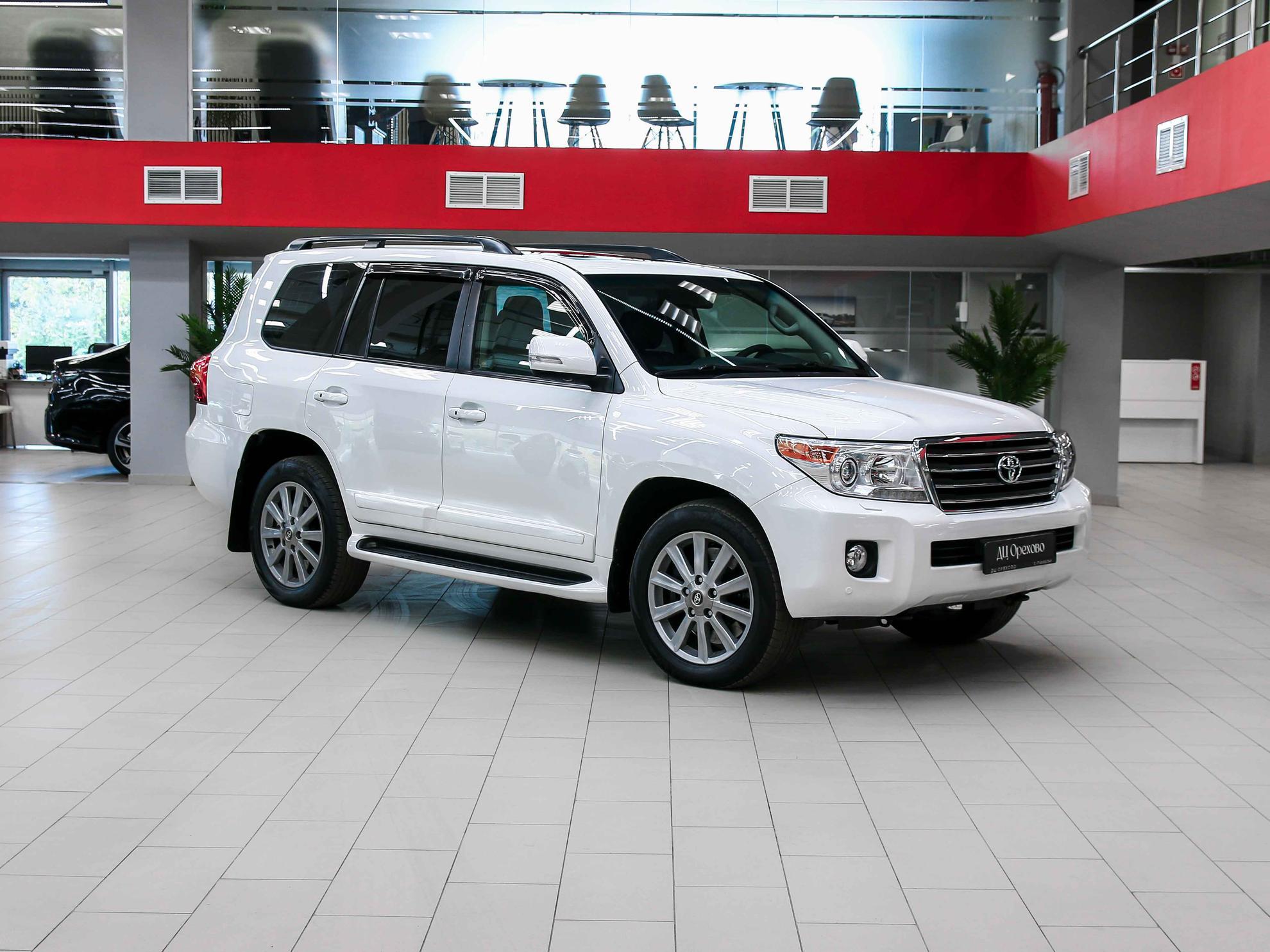 Toyota Land Cruiser 2013, белый, ДЦ Орехово