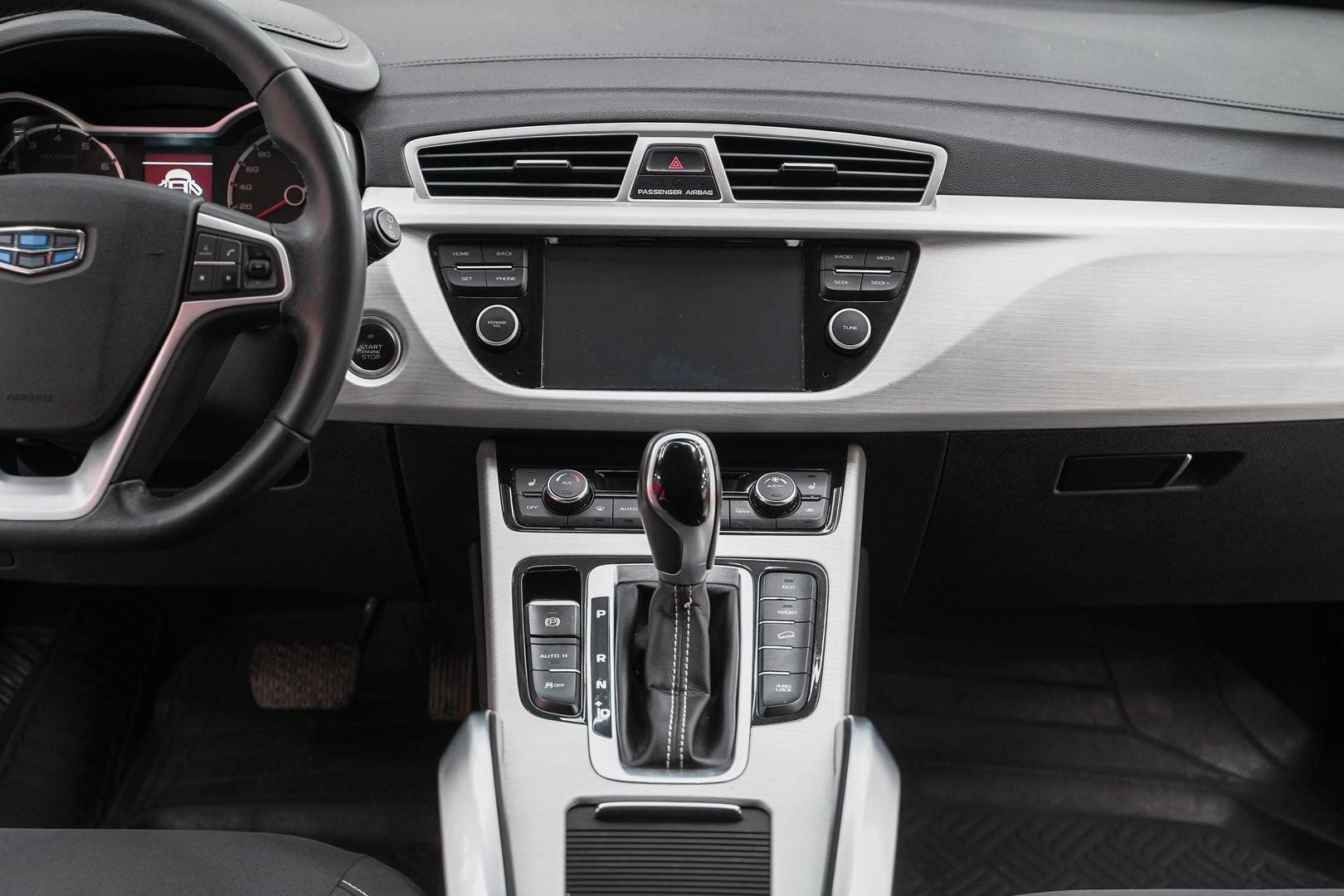 Geely Atlas 2019, белый, ДЦ Орехово