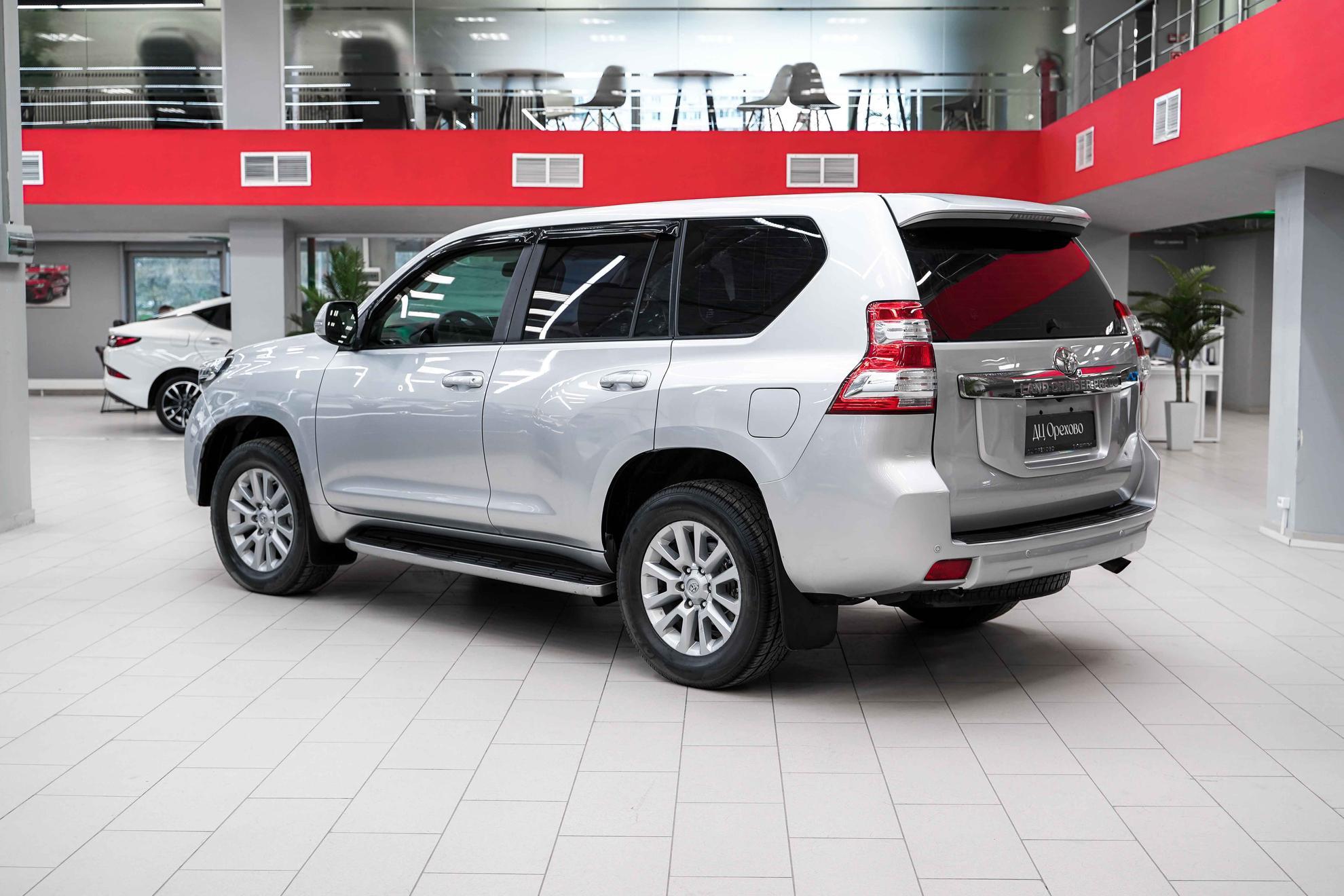 Toyota Land Cruiser Prado 2015, серебряный, ДЦ Орехово