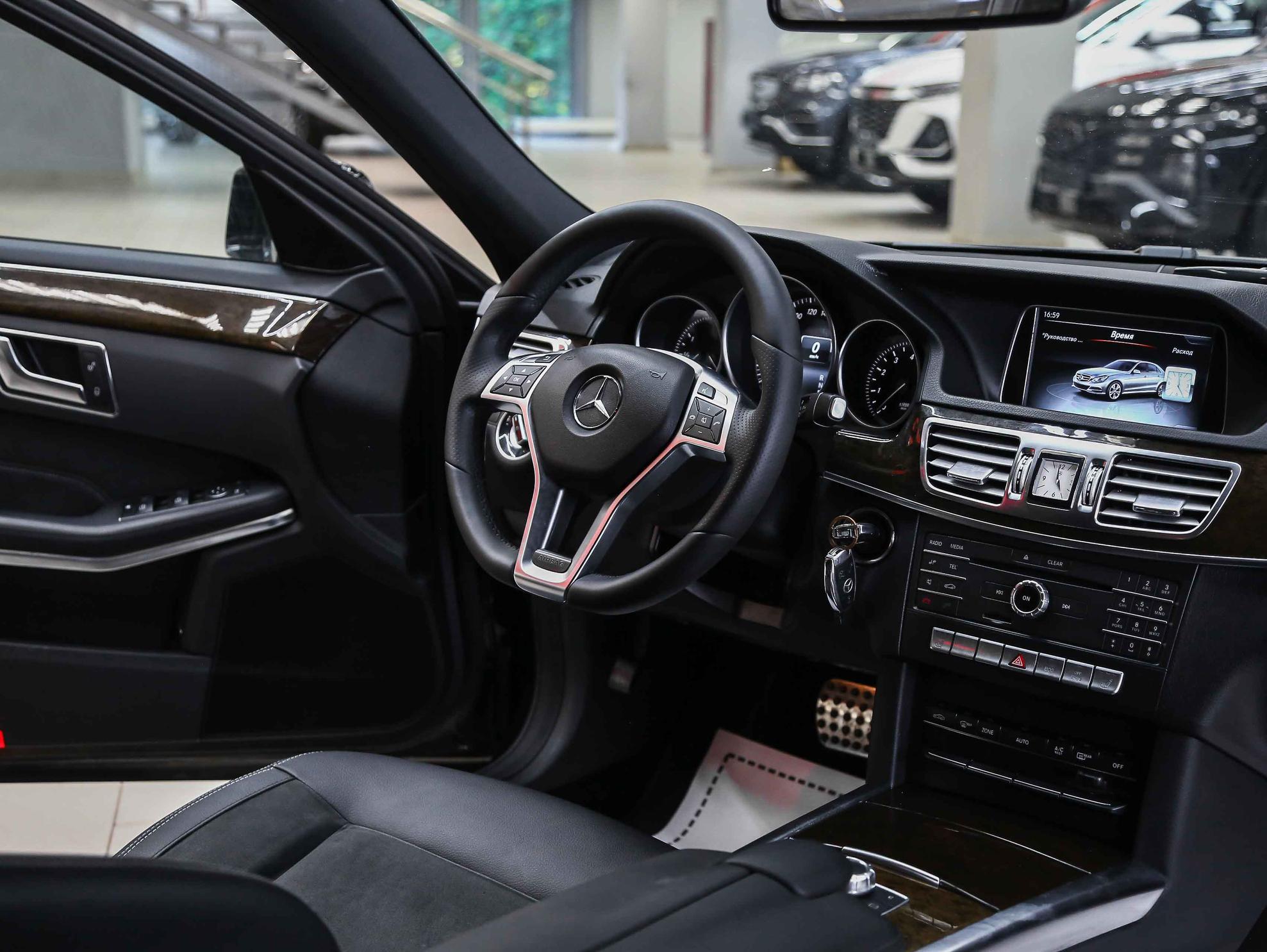 Mercedes-Benz E-Класс 2015, черный, ДЦ Орехово