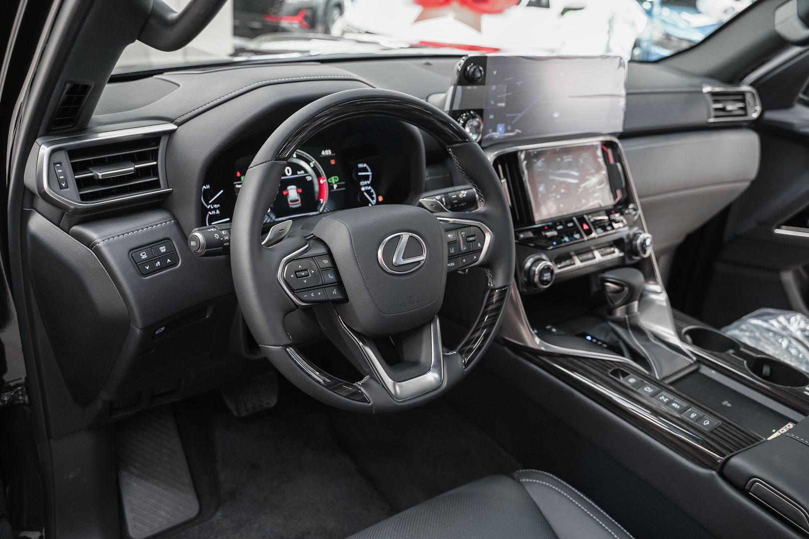 Lexus LX 2024, черный, ДЦ Орехово