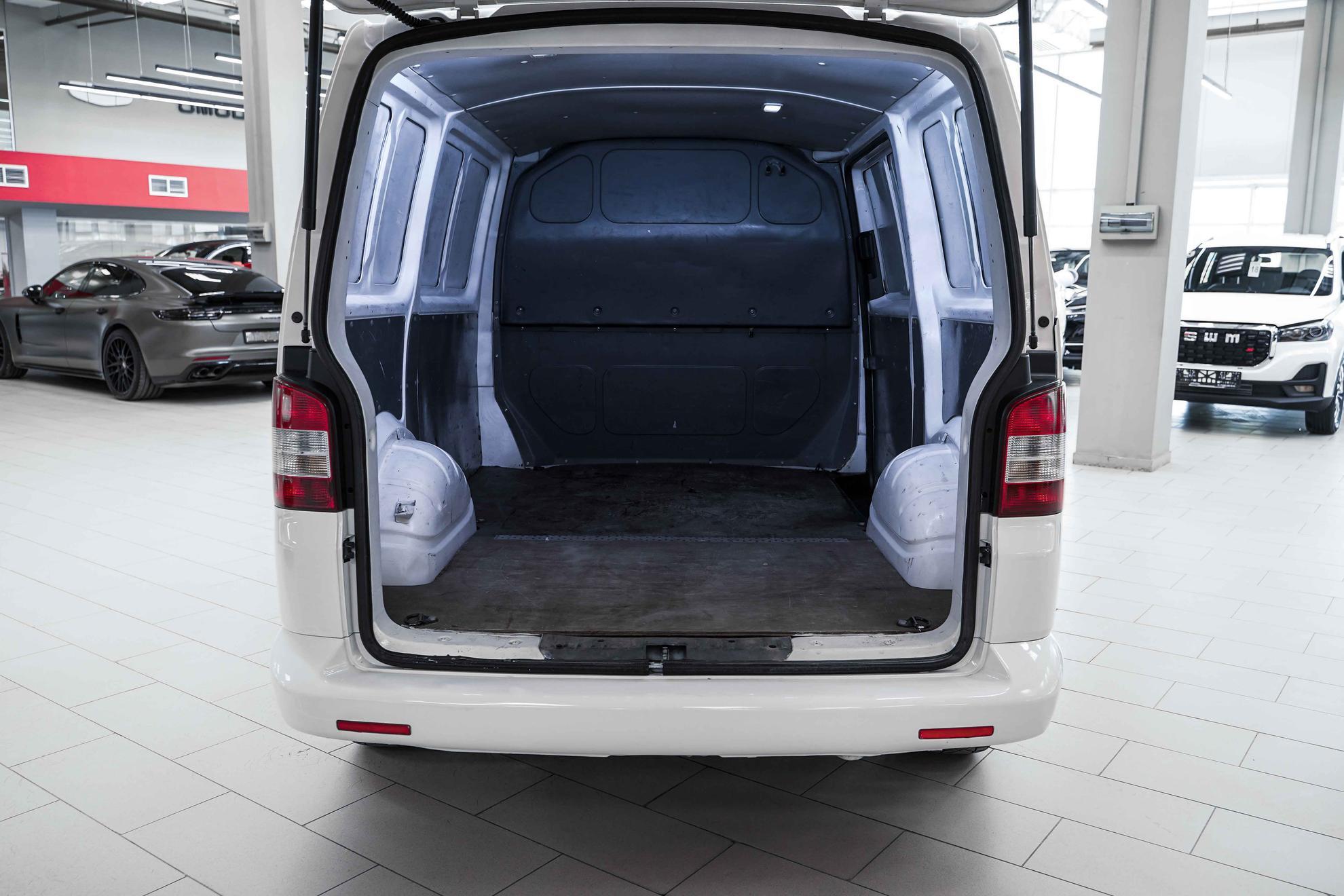Volkswagen Transporter 2011, белый, ДЦ Орехово