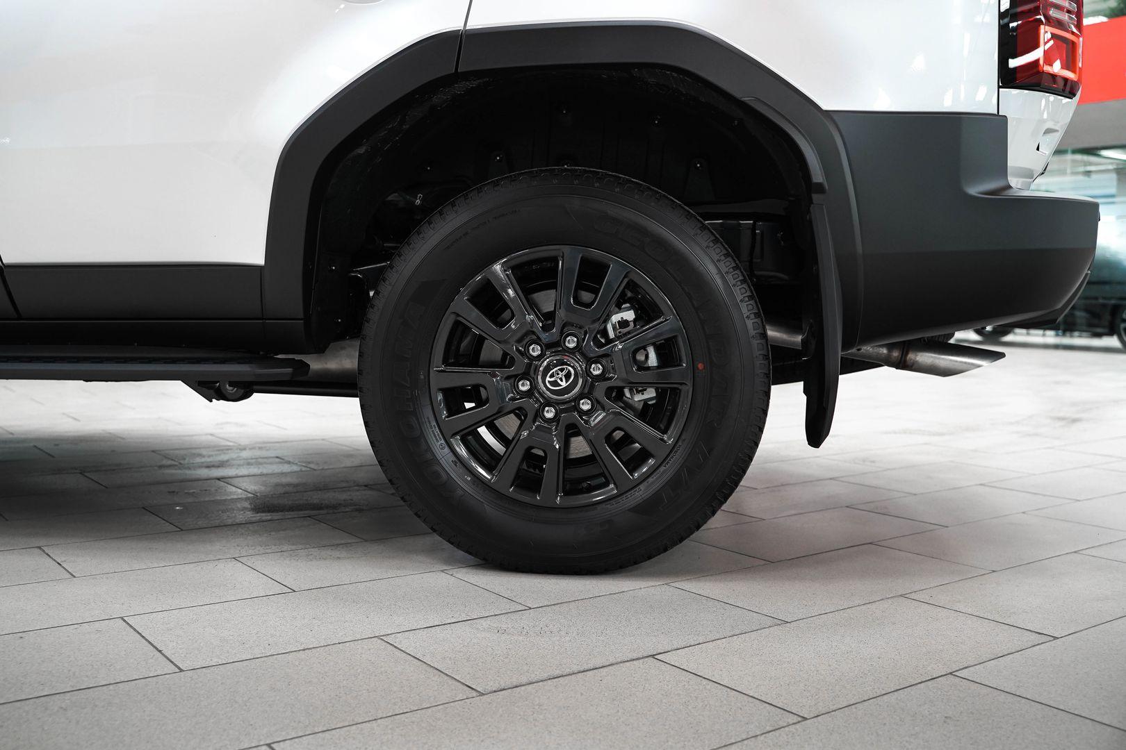 Toyota Land Cruiser Prado 2024, белый, ДЦ Орехово