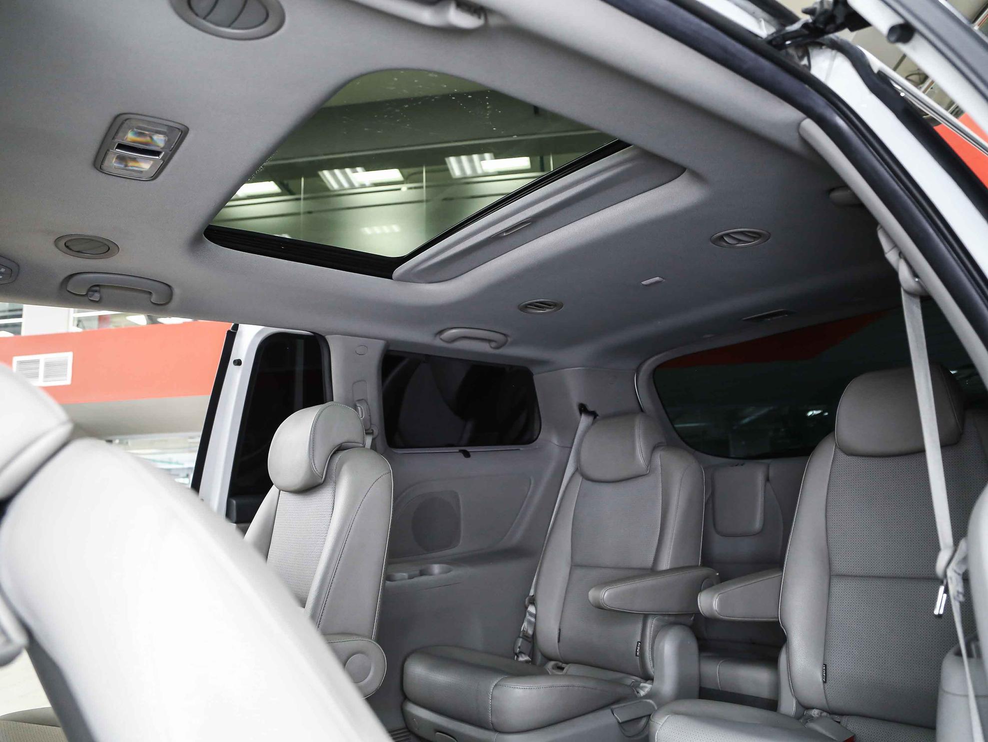 Kia Carnival 2019, белый, ДЦ Орехово