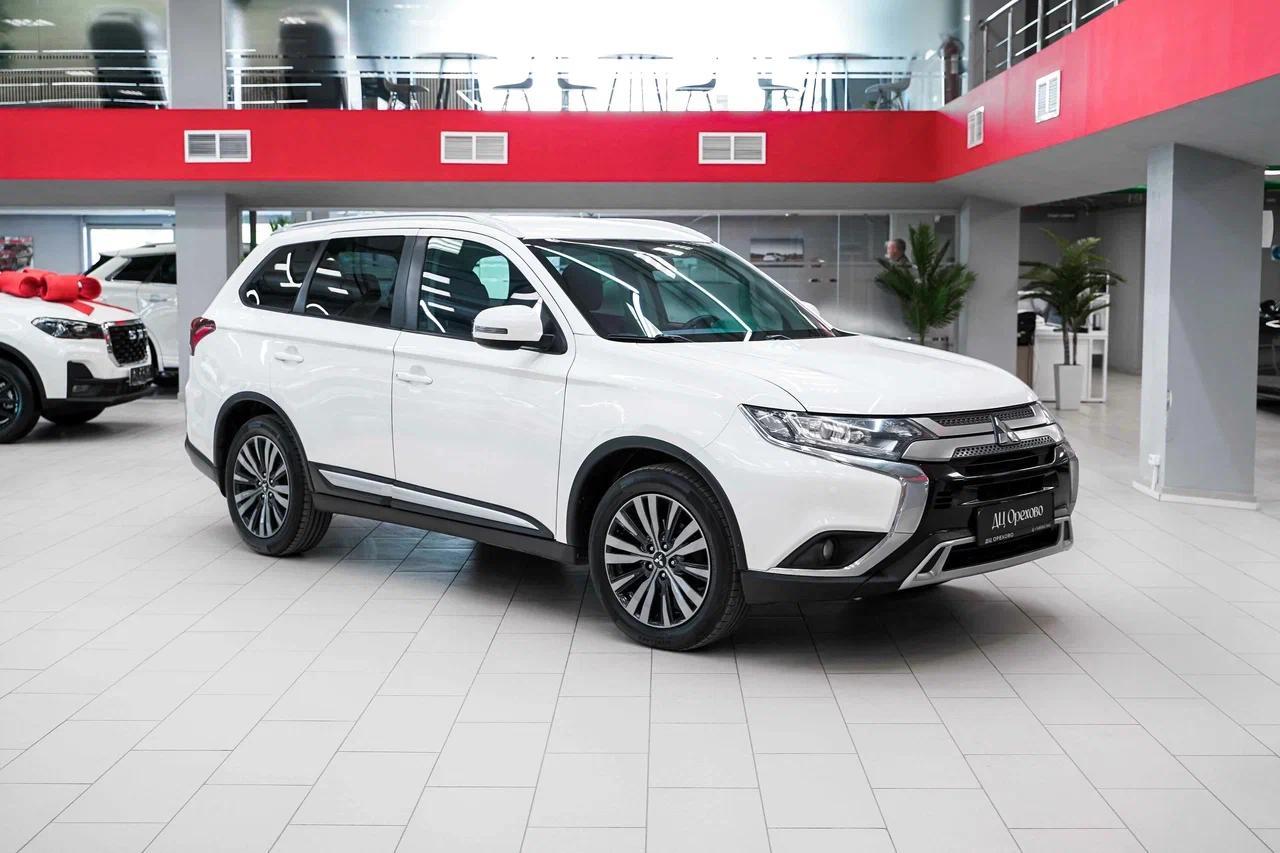 Mitsubishi Outlander 2020, белый, ДЦ Орехово