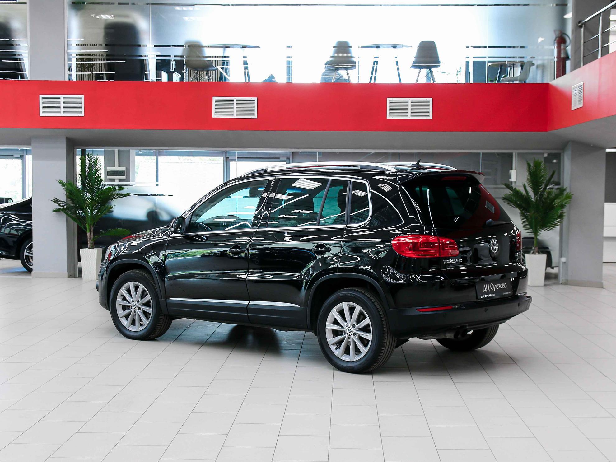 Volkswagen Tiguan 2011, черный, ДЦ Орехово