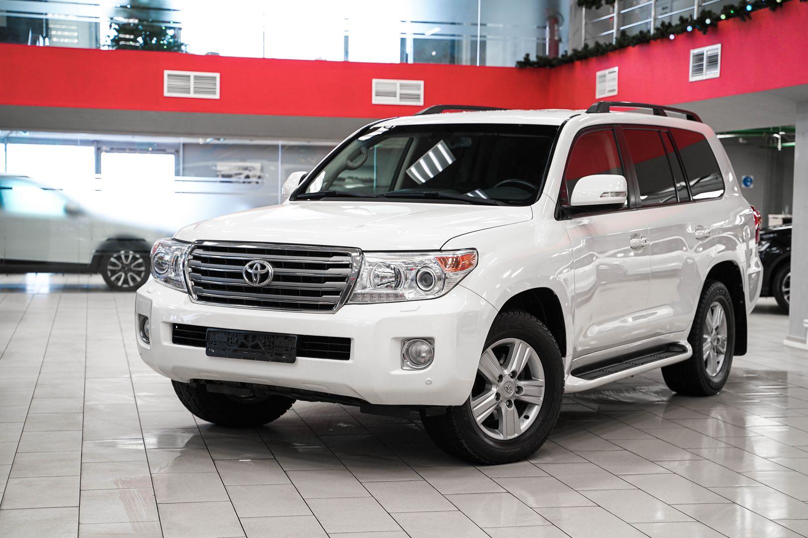 Toyota Land Cruiser 2014, белый, ДЦ Орехово