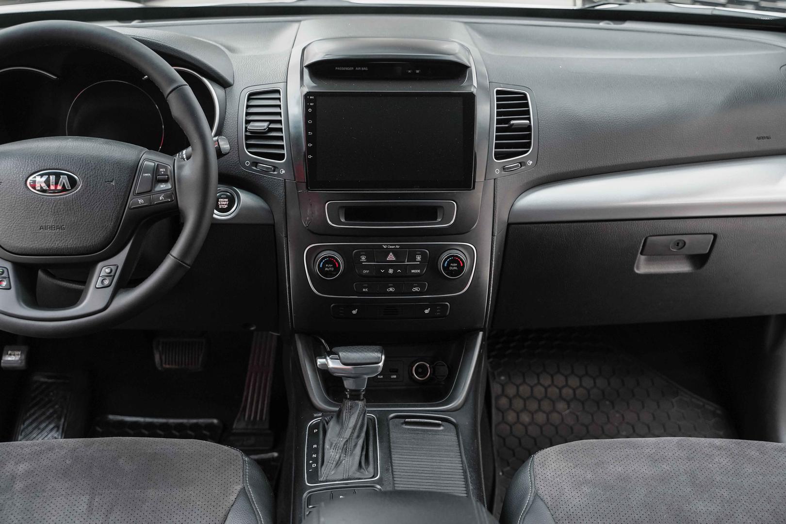 Kia Sorento 2012, белый, ДЦ Орехово
