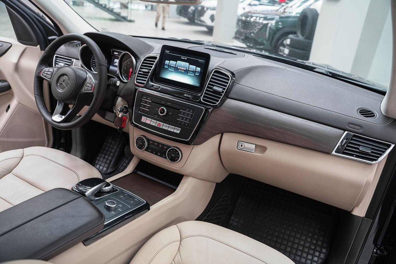 Mercedes-Benz GLS 2016, черный, ДЦ Орехово