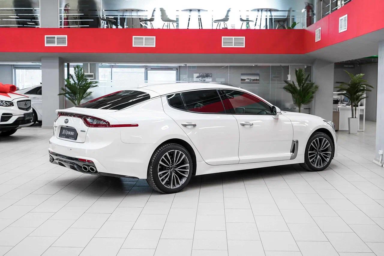 Kia Stinger 2018, белый, ДЦ Орехово