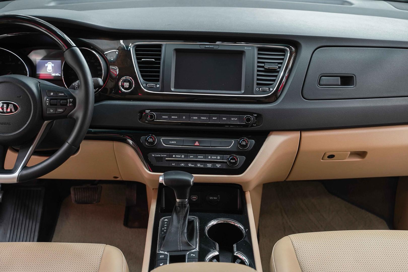 Kia Carnival 2018, белый, ДЦ Орехово