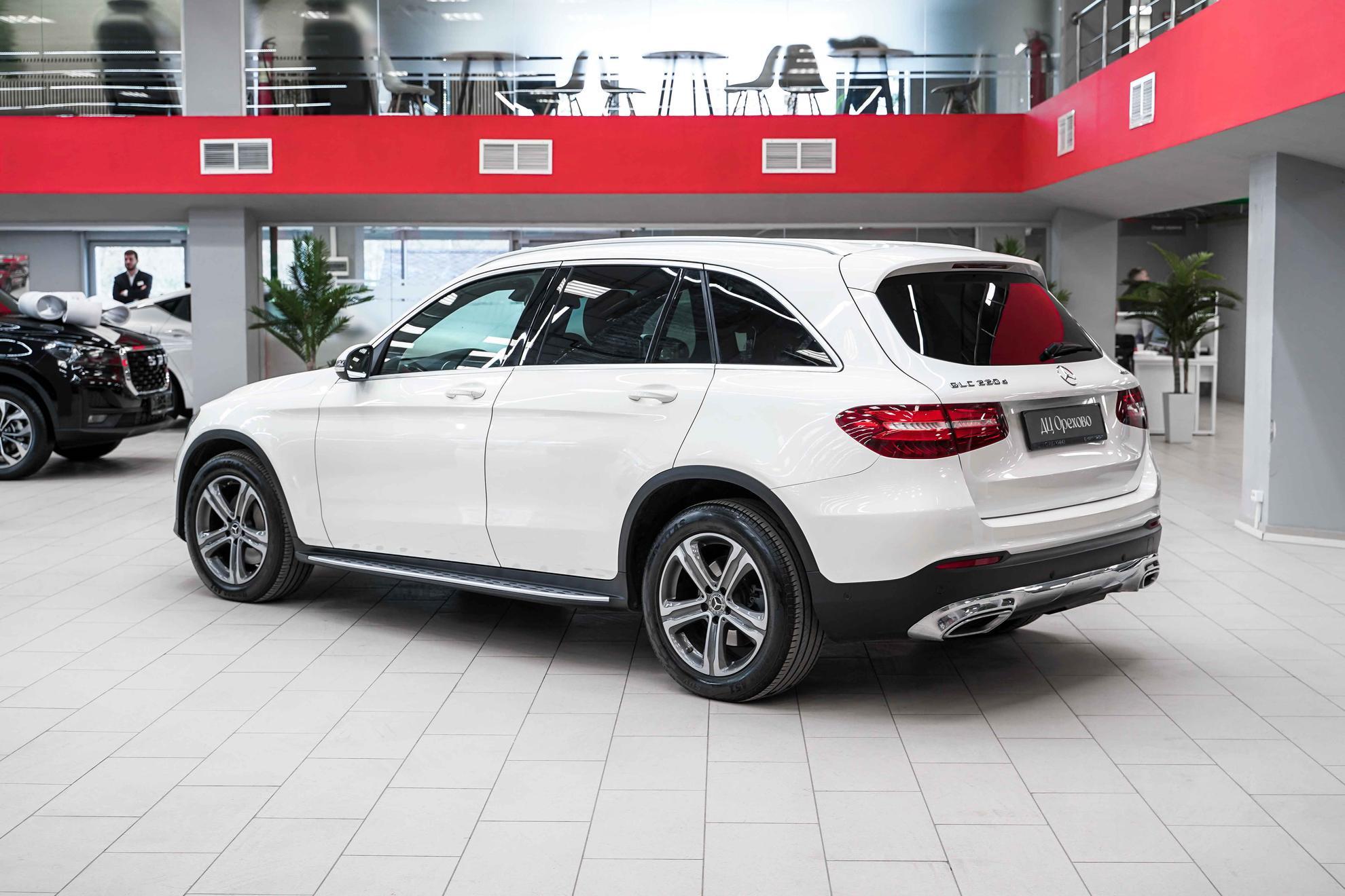 Mercedes-Benz GLC 2017, белый, ДЦ Орехово