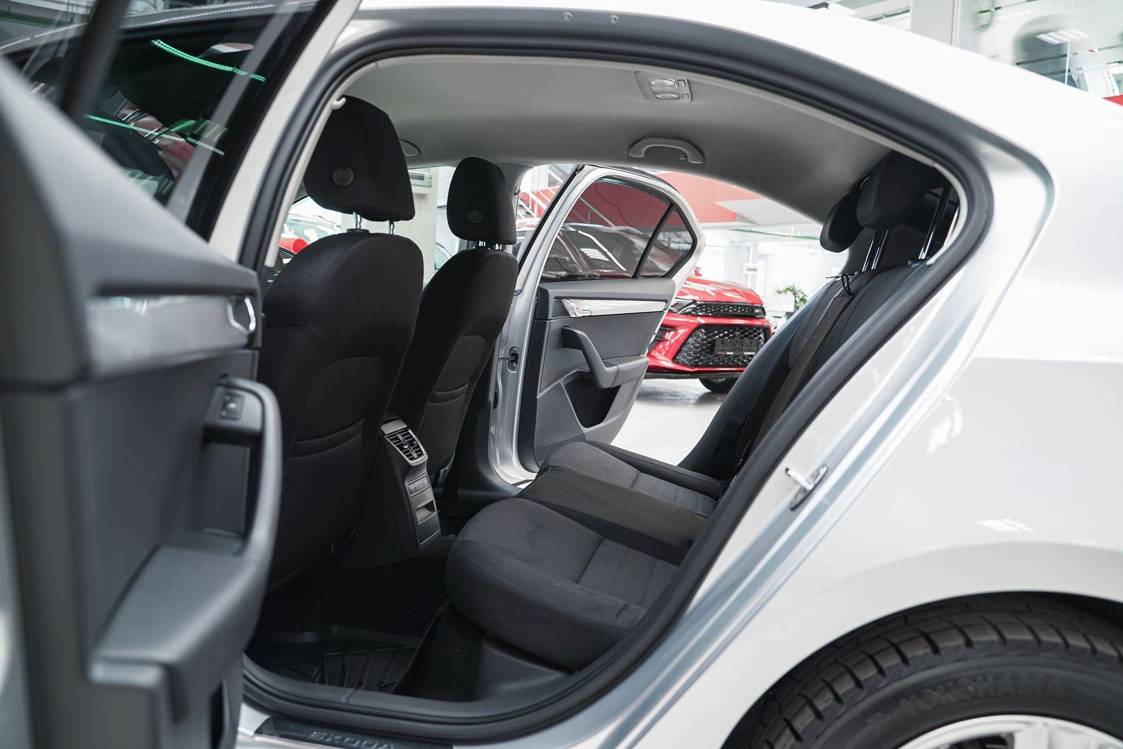 Skoda Octavia 2013, серебряный, ДЦ Орехово